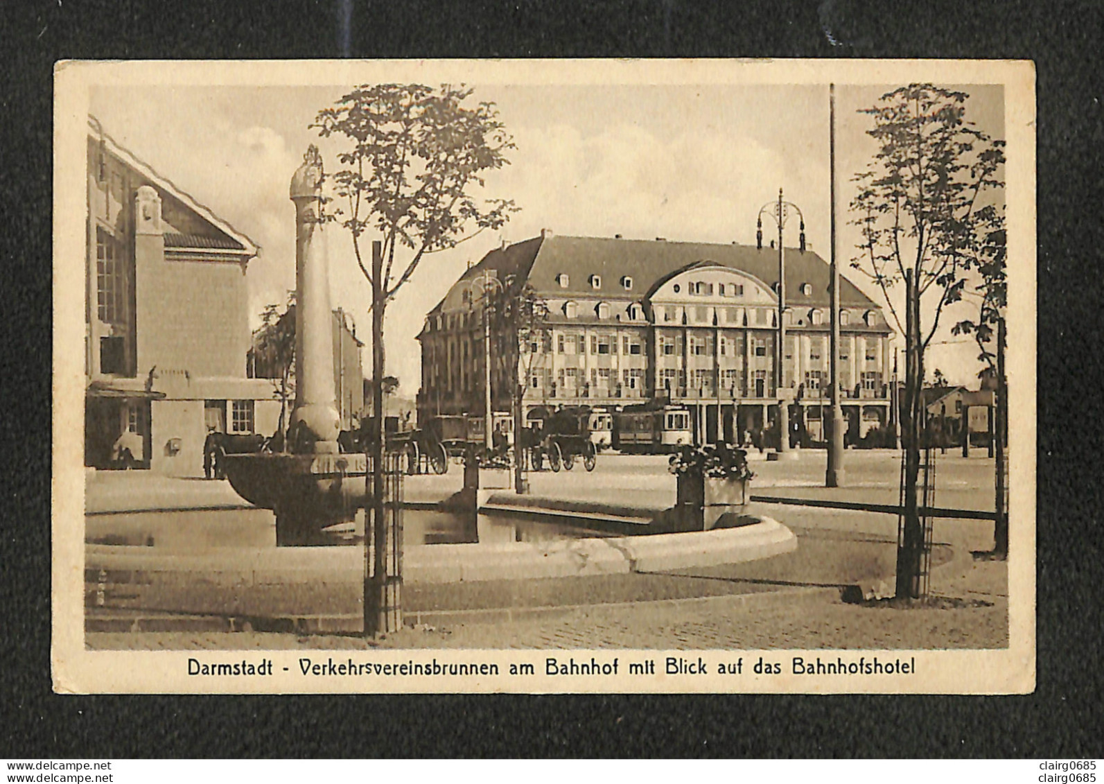 ALLEMAGNE - DARMSTADT - Verkehrsvereinsbrunnen Am Bahnhof Mit Blick Auf Das Bahnhofshotel - Darmstadt