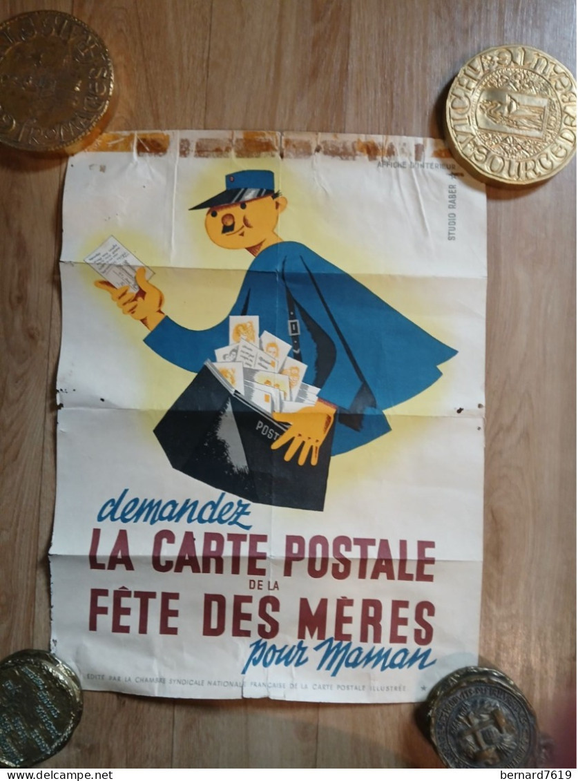 Affiche   Facteur - Demandez La Carte Postale De La Fete Des Meres - Afiches