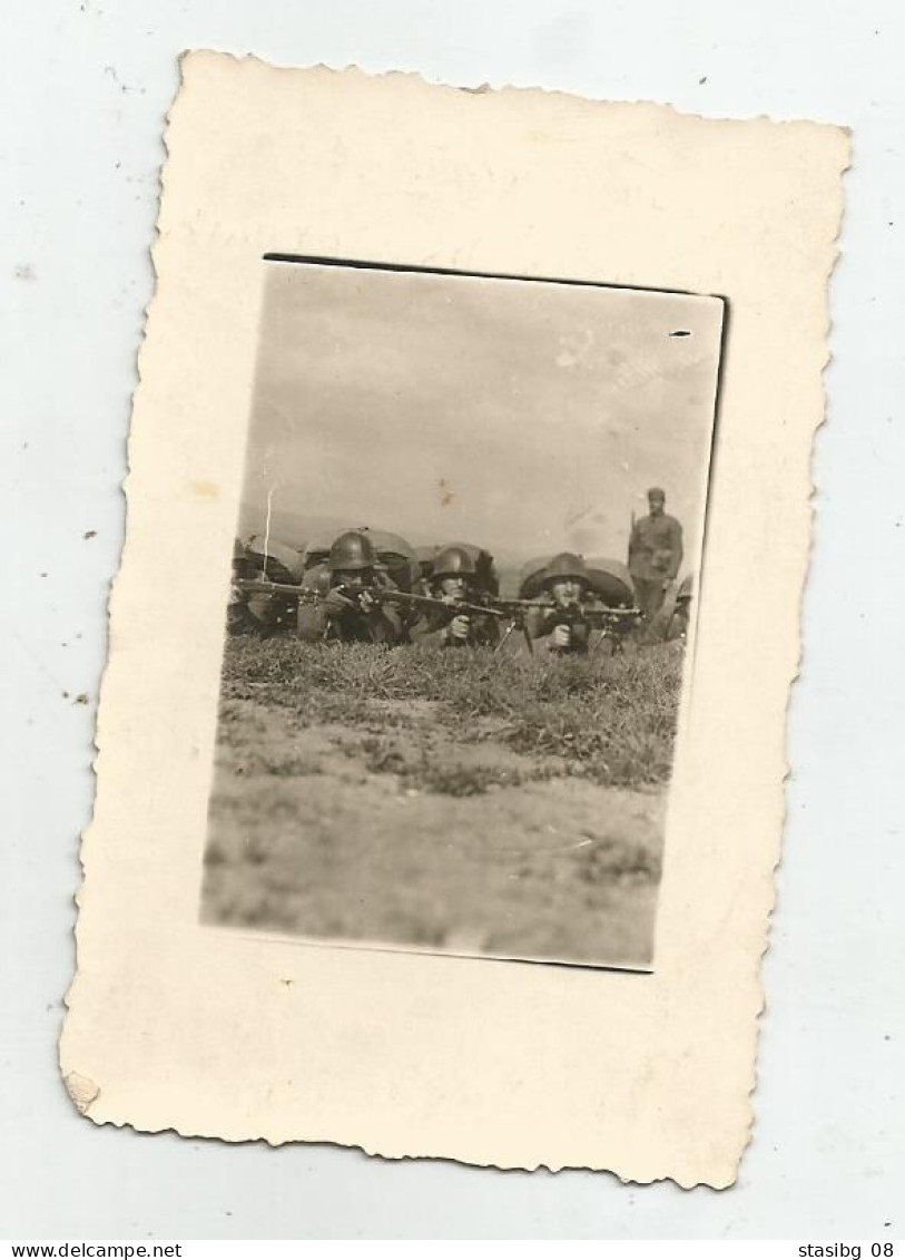 Soldiers With Helmets   Gt541-39 - Anonymous Persons