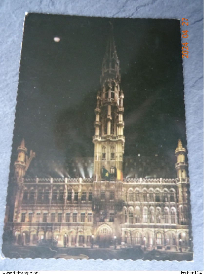 STADHUIS - Brüssel Bei Nacht