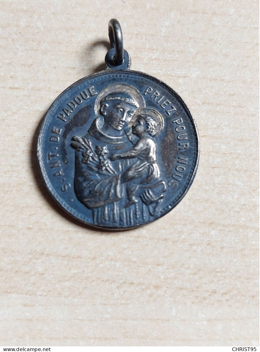 RARE ET ANCIENNE MEDAILLE DE ST ANTOINE DE PADOUE - Religión & Esoterismo