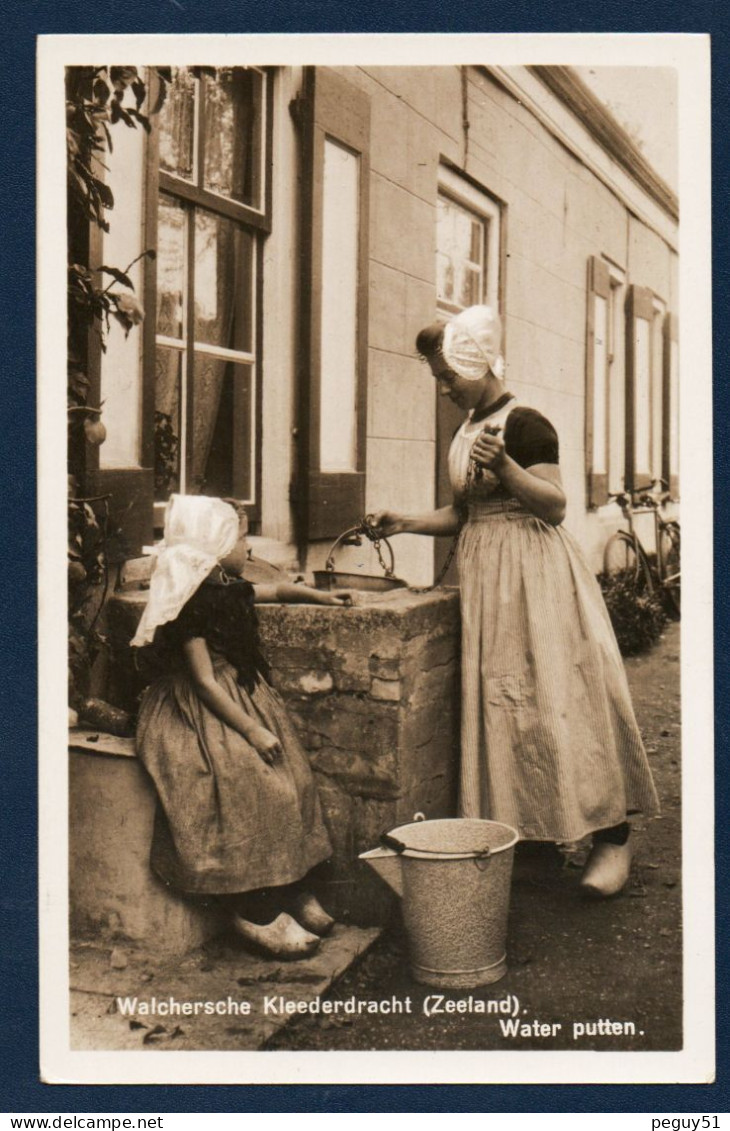 Zeeland. Walchersche Kleederdracht. Jeunes Filles En Costumes Traditionnels . Lot De 2 Cartes - Autres & Non Classés