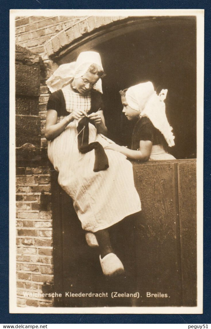 Zeeland. Walchersche Kleederdracht. Jeunes Filles En Costumes Traditionnels . Lot De 2 Cartes - Autres & Non Classés