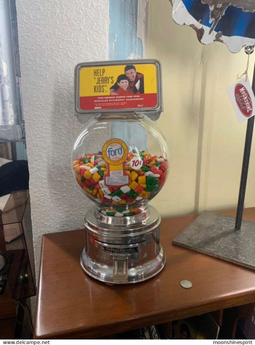 Gumball Ford Candy Dispenser / Gumball Distributeur Bonbon Ford - Sugars