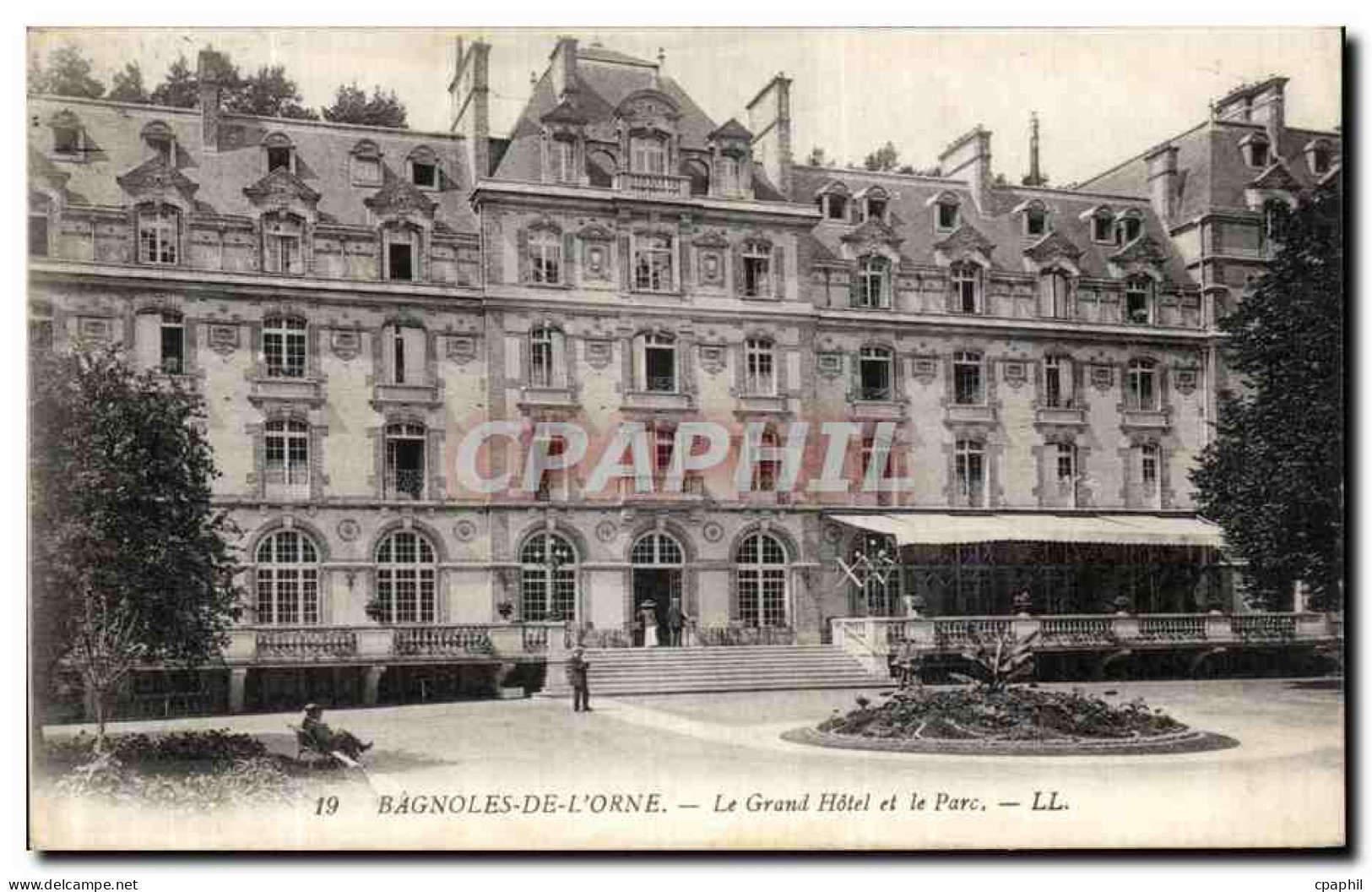 CPA Bagnoles De L Orne Le Grand Hotel Et Le Parc - Bagnoles De L'Orne
