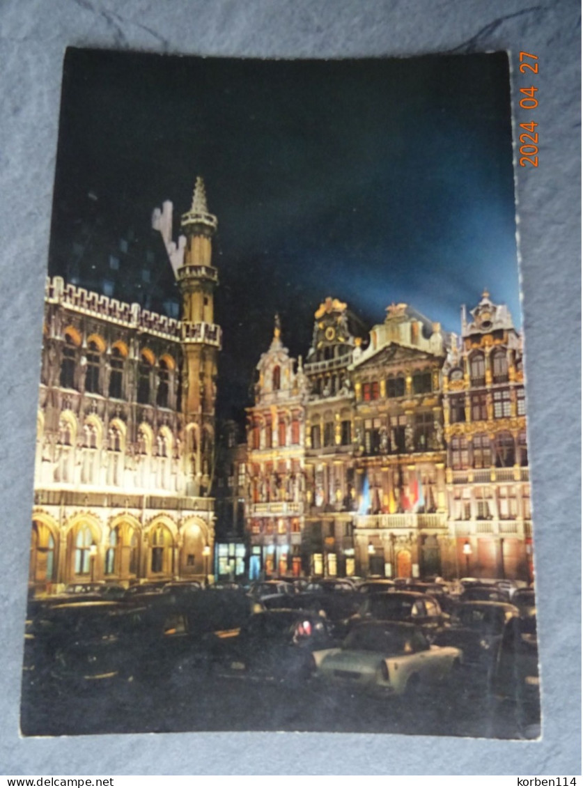 UN COIN DE LA GRAND'PLACE - Brussel Bij Nacht