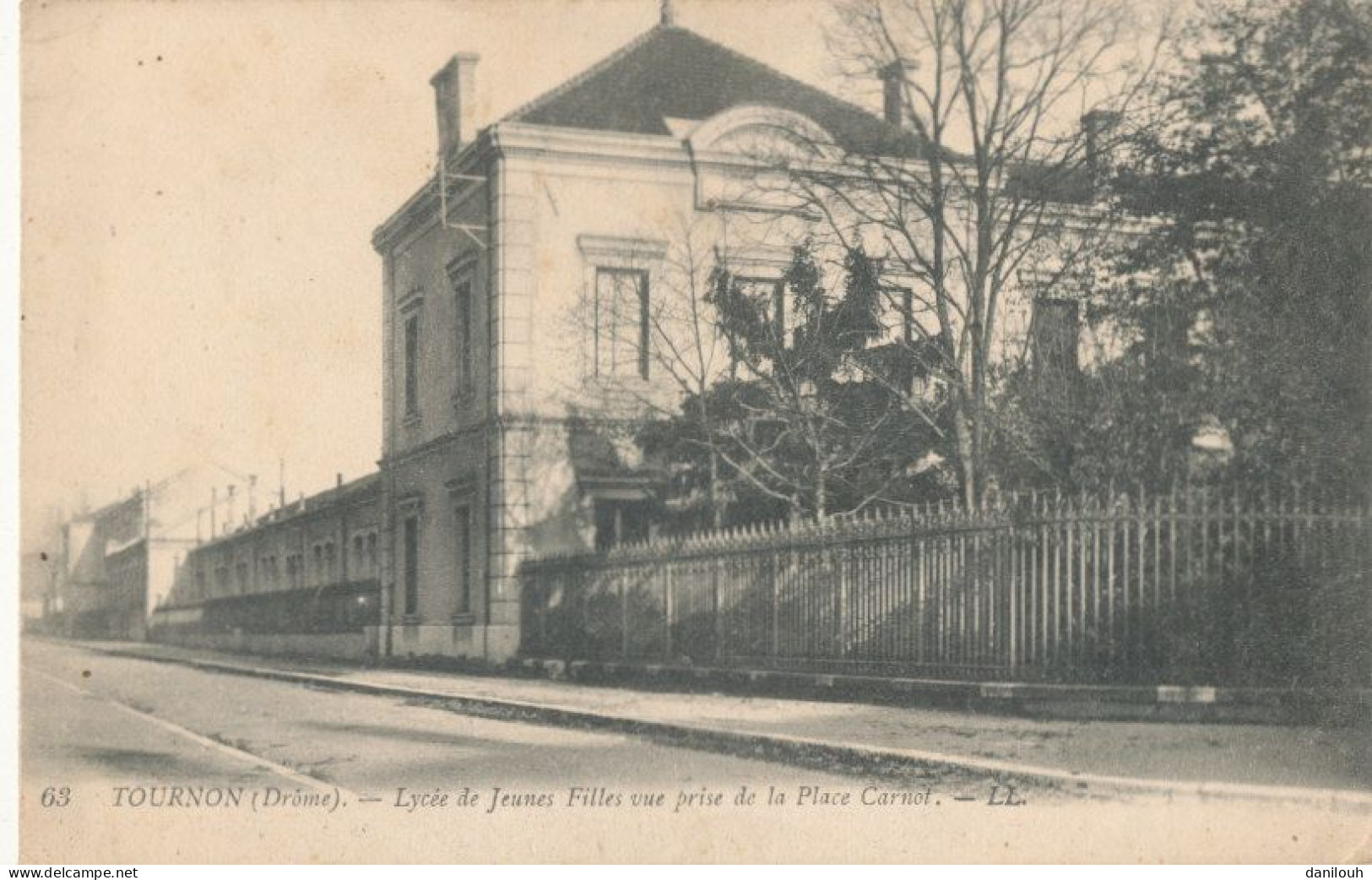 07 // TOURNON   Lycée De Jeaunes Filles - Vue Prise De La Place Carnot  LL 63 - Tournon