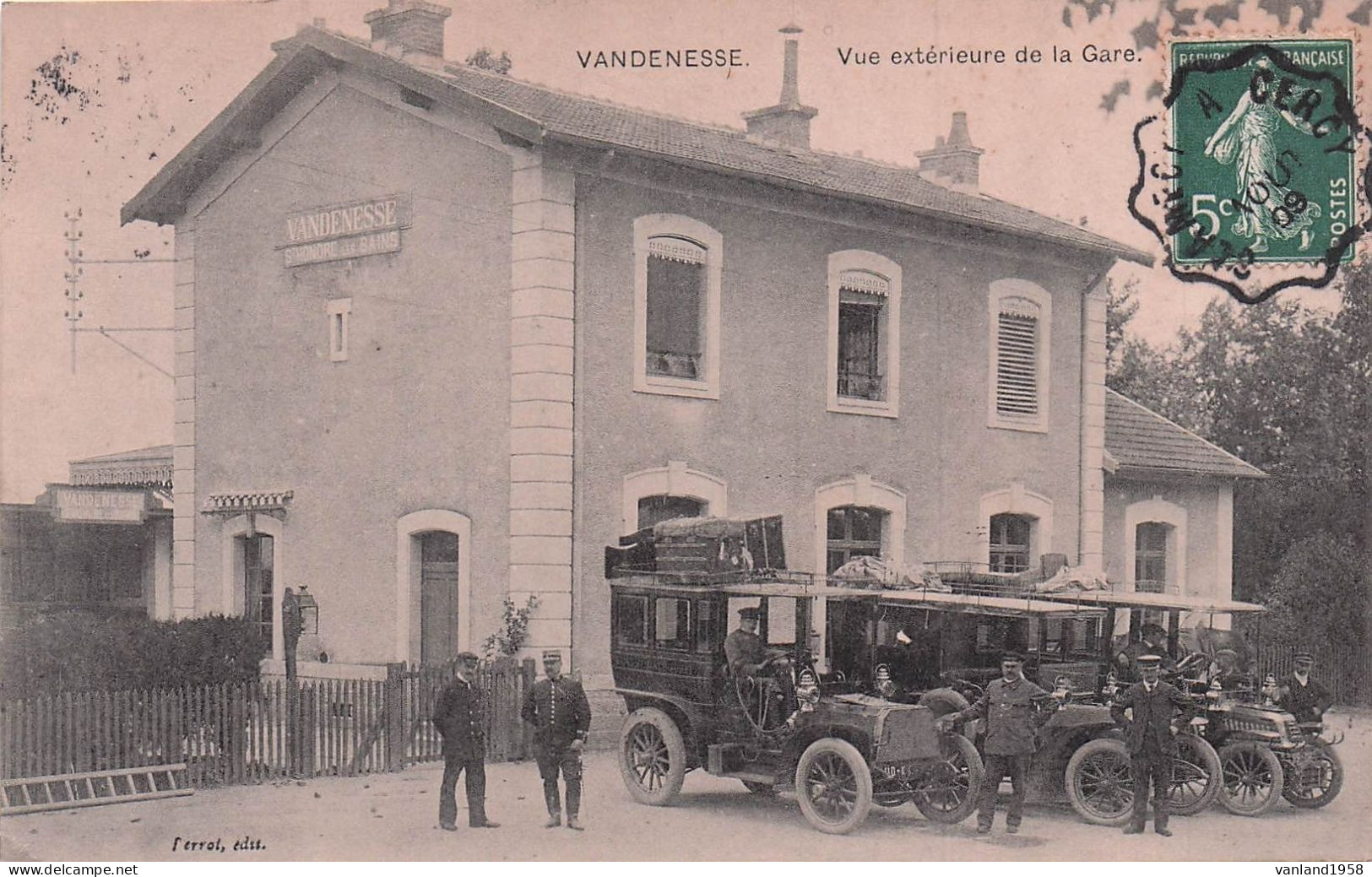 VANDENESSE-vue Extérieure De La Gare - Other & Unclassified