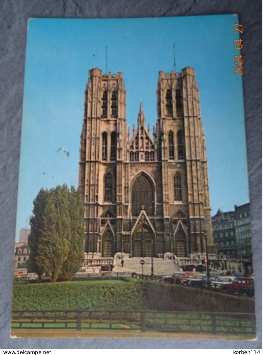 ST MICHIEL EN SINT GOEDELE KERK - Monumenten, Gebouwen