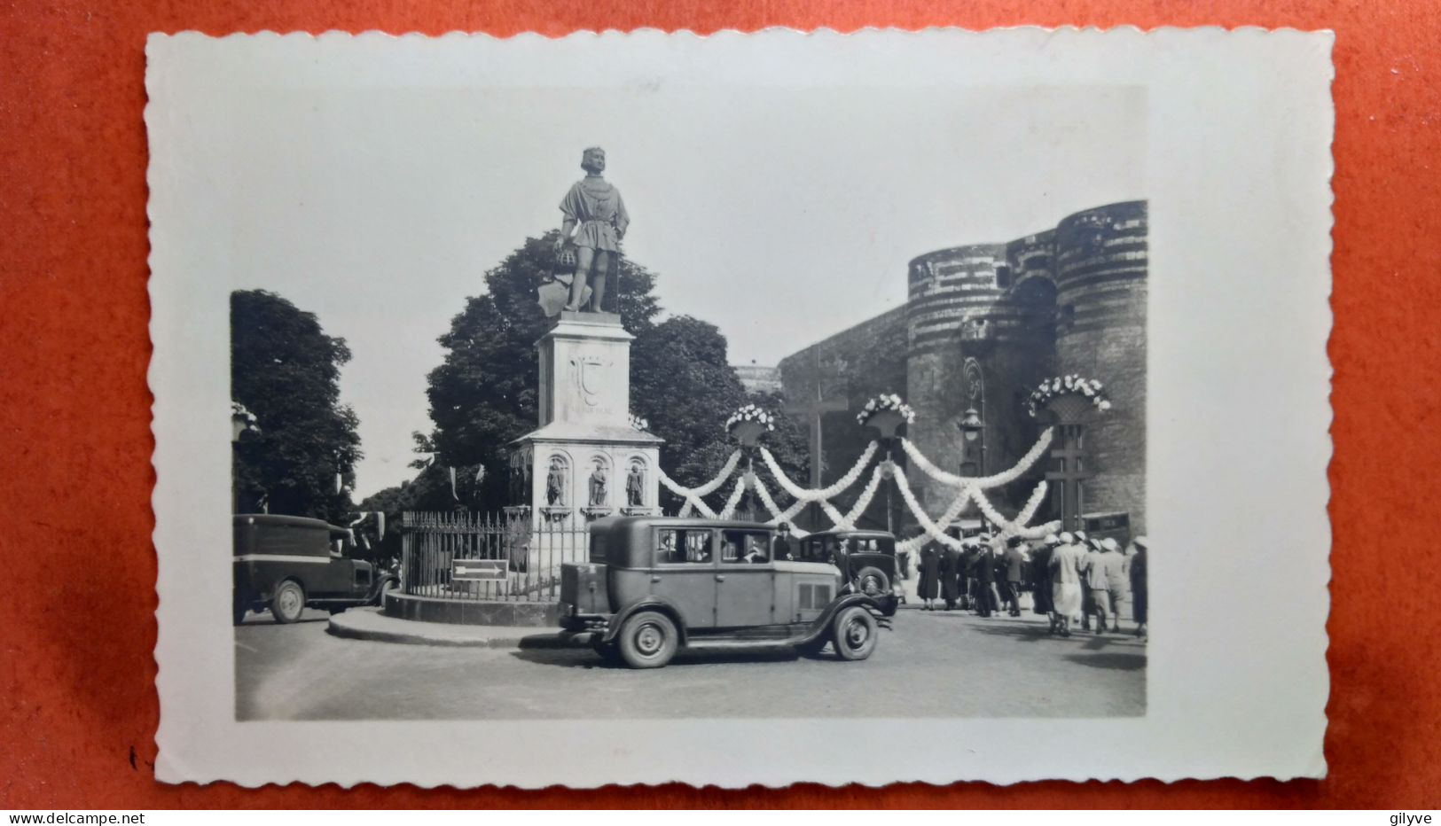 Carte Photo (49) Angers. Un Jour De Fête. Automobiles.  Animation. (7A.n°040) - Angers