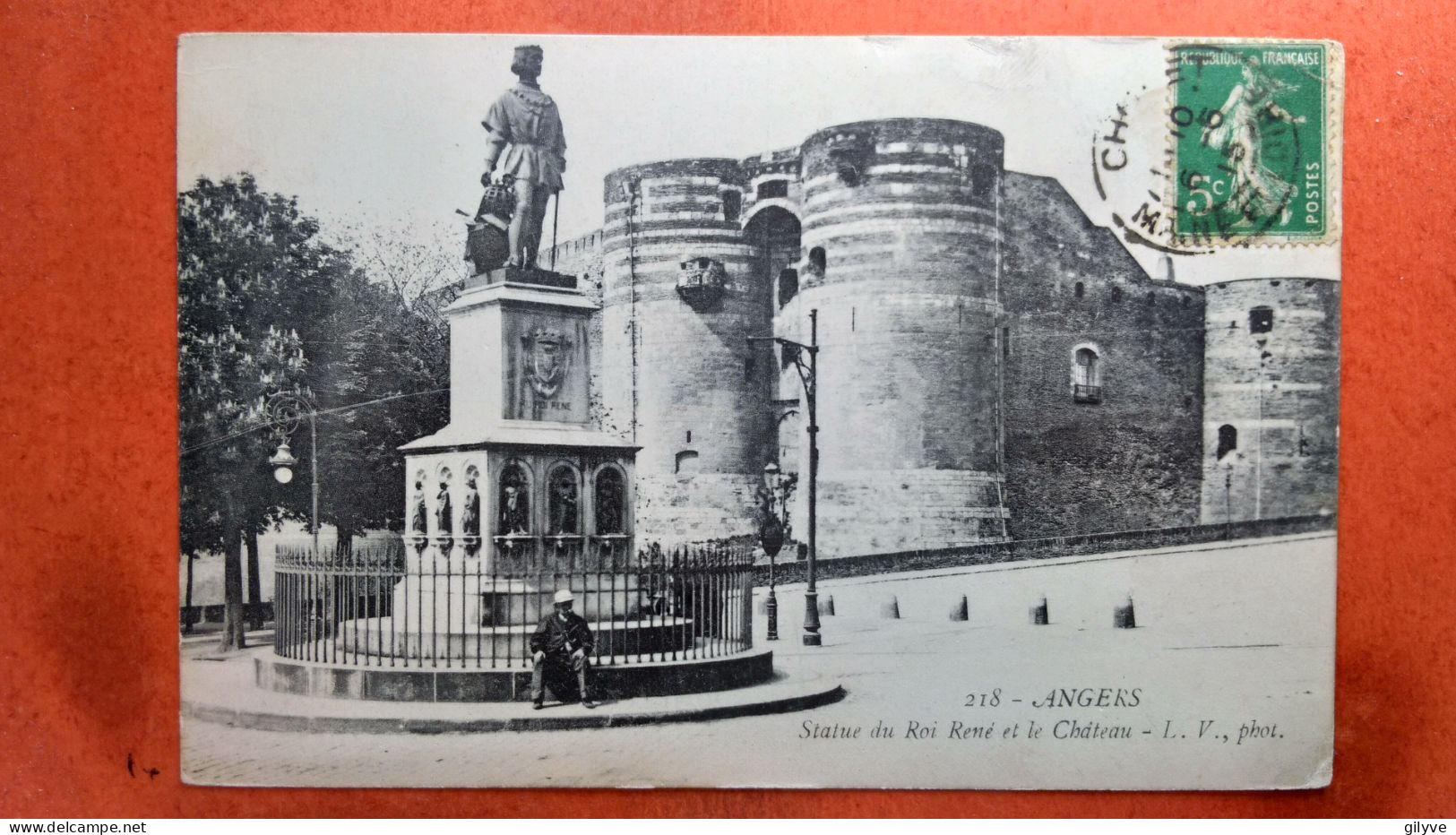CPA (49) Angers. Statue Du Roi René Et Le Château.  Animation.  (7A.n°048) - Angers