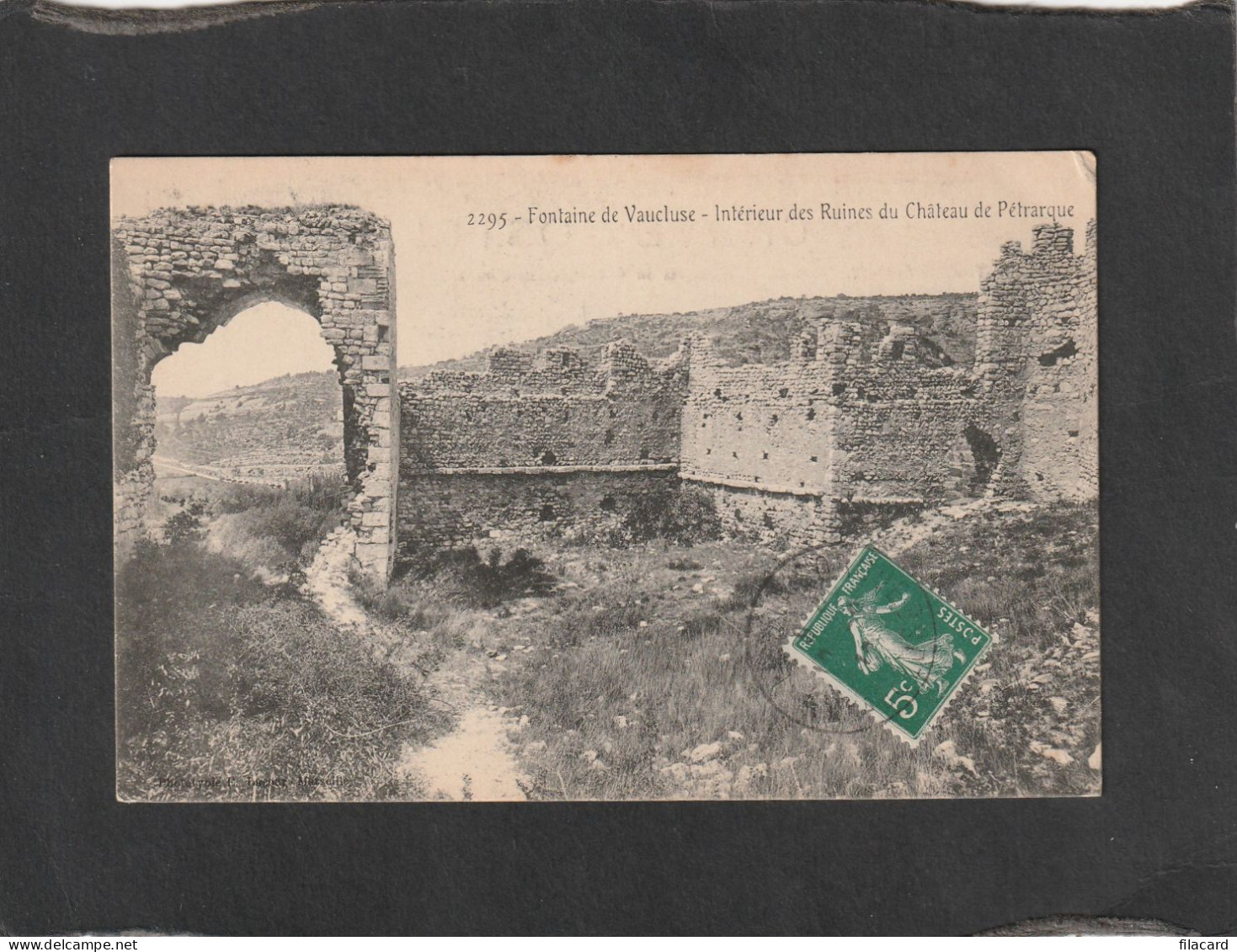 128705        Francia,     Fontaine   De  Vaucluse,   Interieur  Des  Ruines  Du  Chateau  De  Petrarque,  VG - Avignon