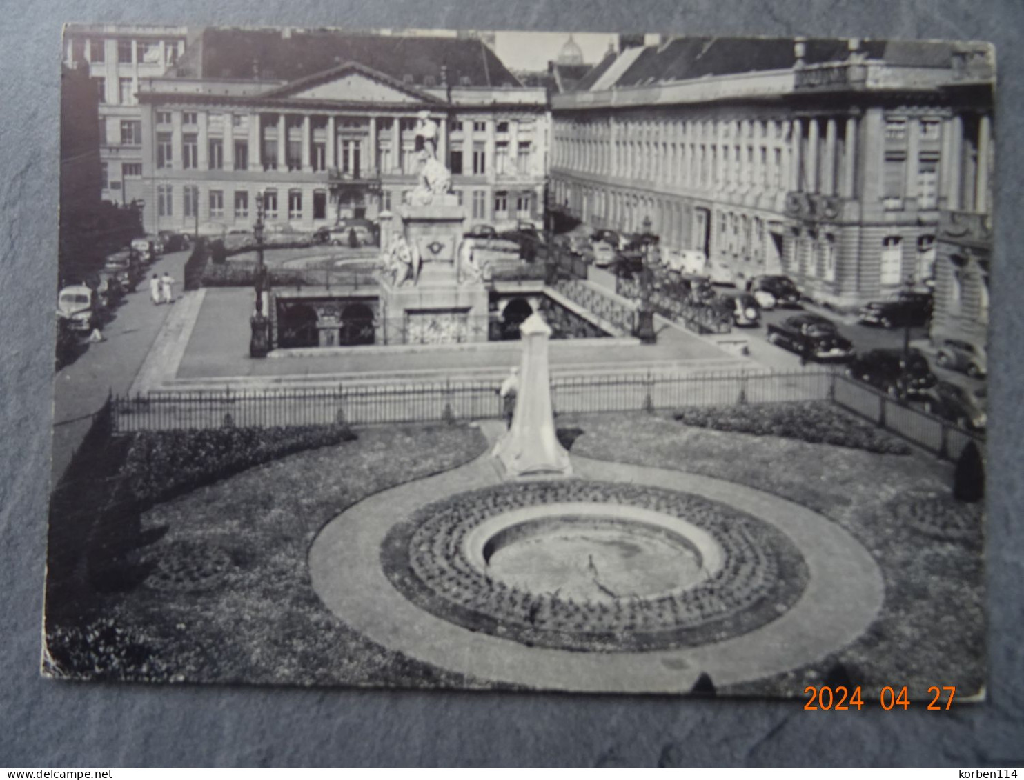 HET MARTELARENPLEIN - Plätze