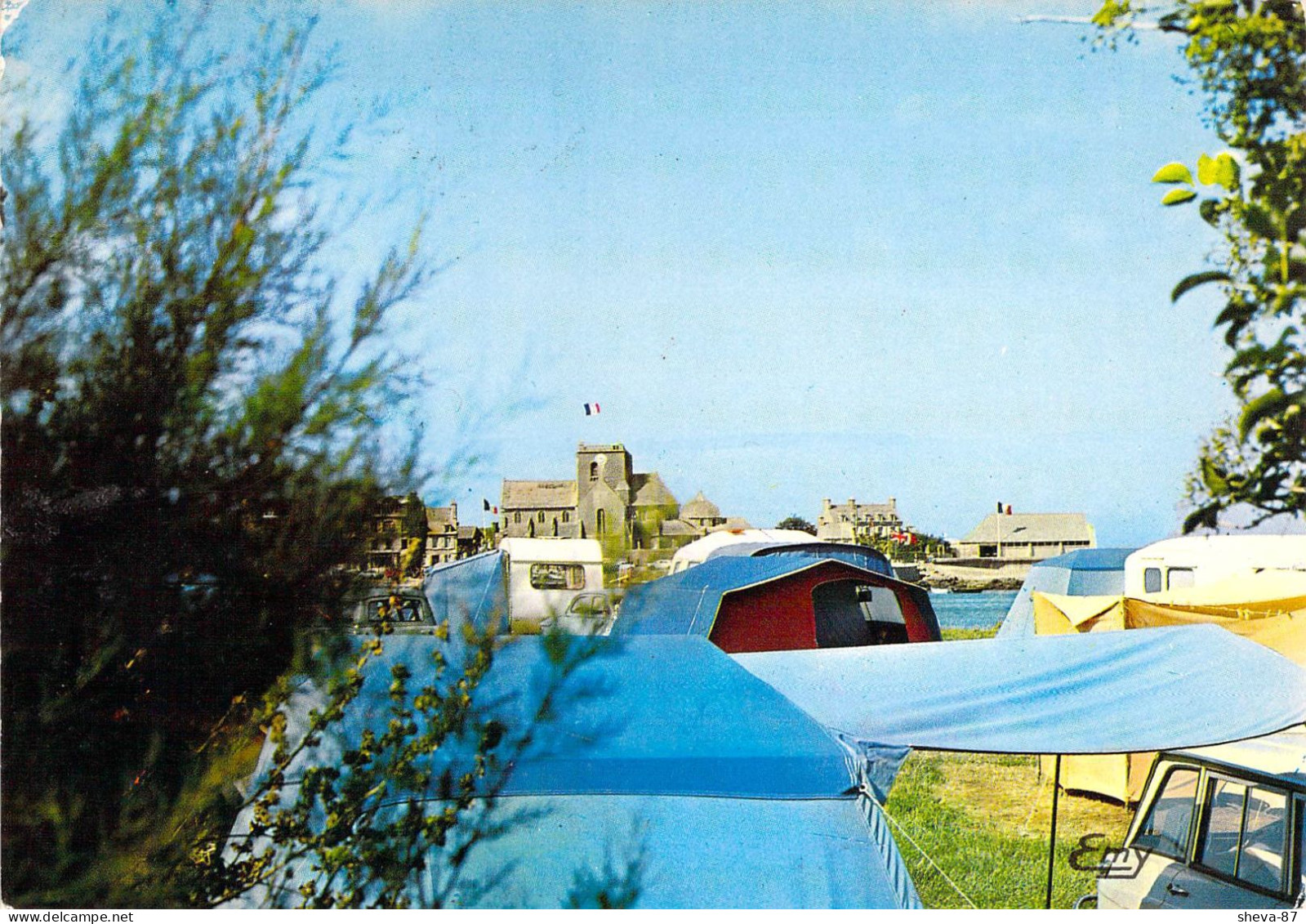 50 - Barfleur - Le Terrain De Camping Au Bord Du Port - Barfleur