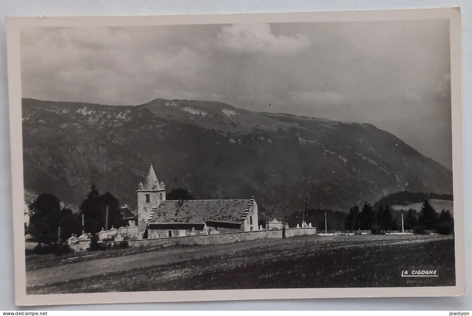 SAINT NIZIER DU MOUCHEROTTE (38 Isère) - Le Village Et Eglise - Autres & Non Classés