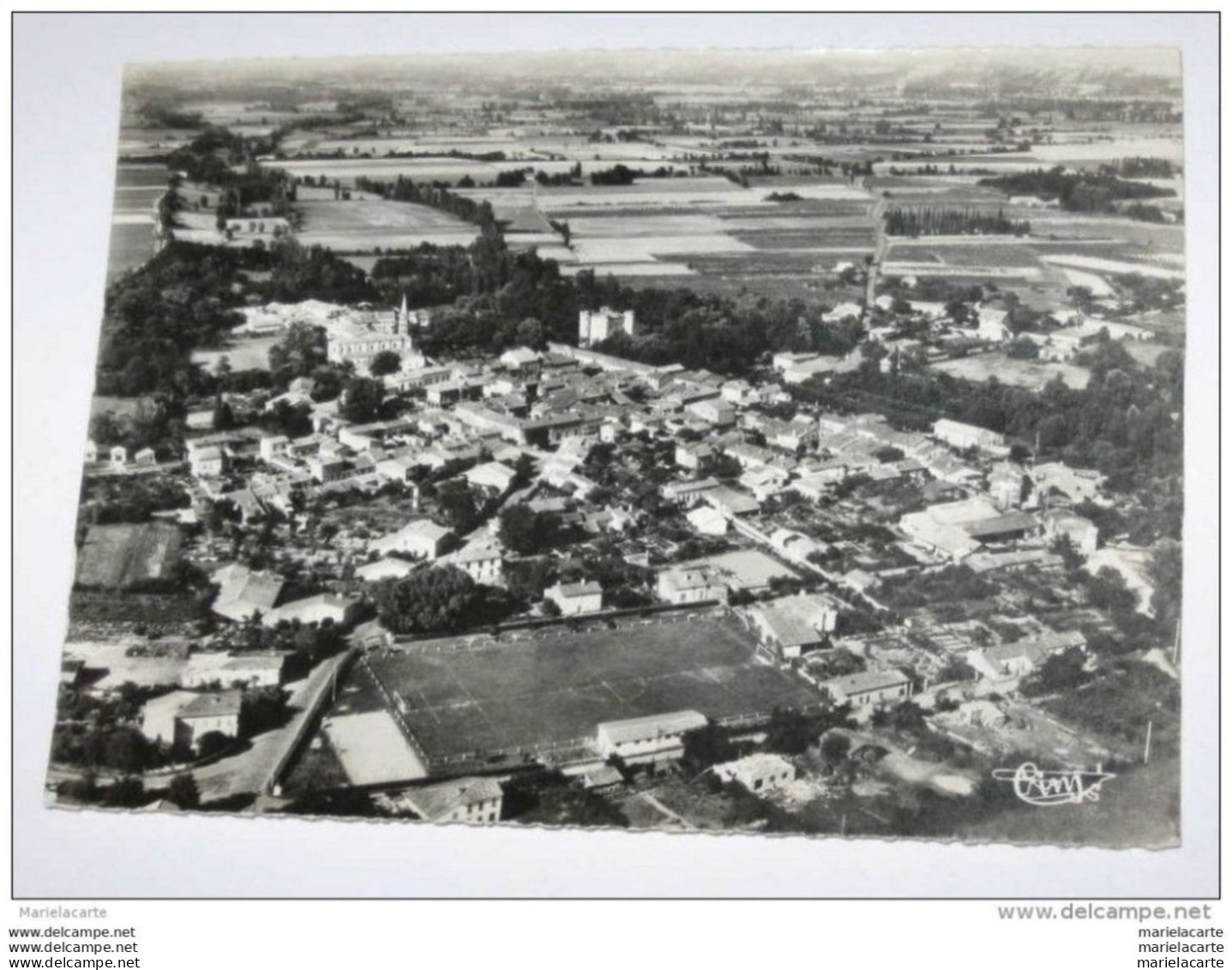 MA41 - (vente Directe)               Longages Vue Aérienne Photographique Au Premier Plan Le Stade - Autres & Non Classés