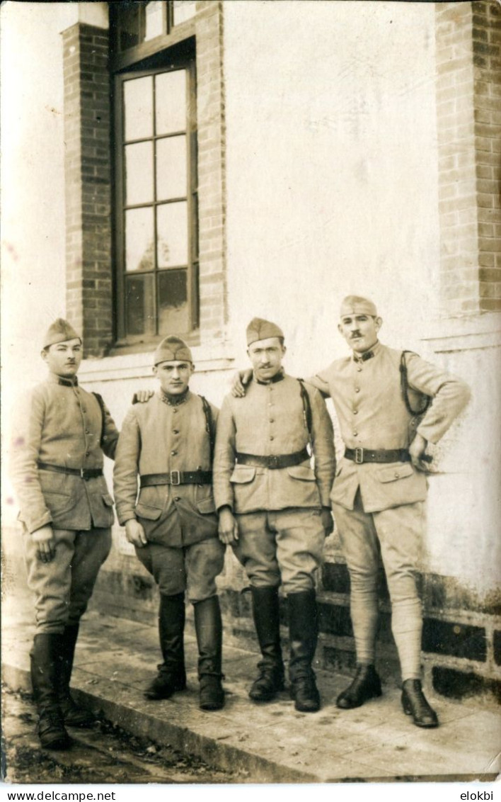 Photo /carte Postale Groupe De 4 Militaires - Guerre, Militaire