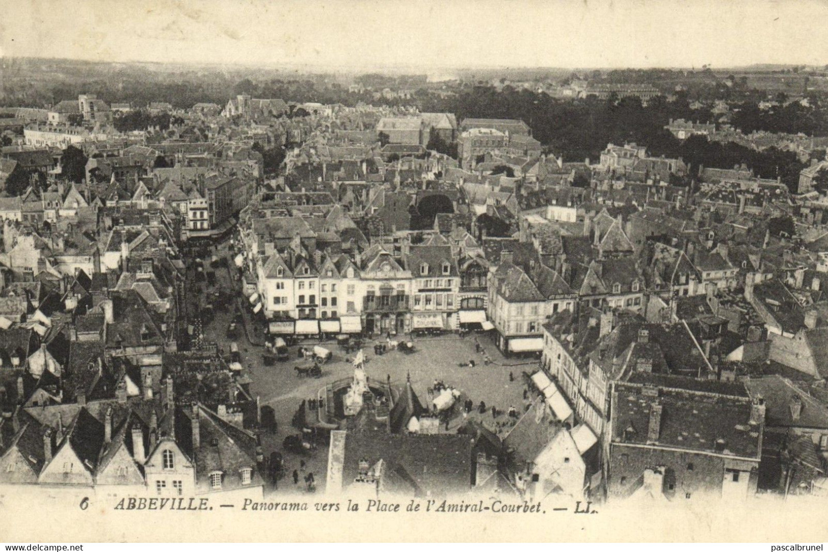 ABBEVILLE - PANORAMA VERS LA PLACE DE L'AMIRAL COURBET - Abbeville