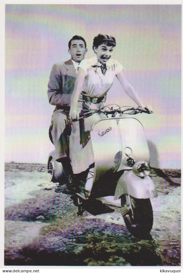 VESPA - AUDREY HEPBURN - CARTE POSTALE 10X15 CM NEUF - Voitures De Tourisme