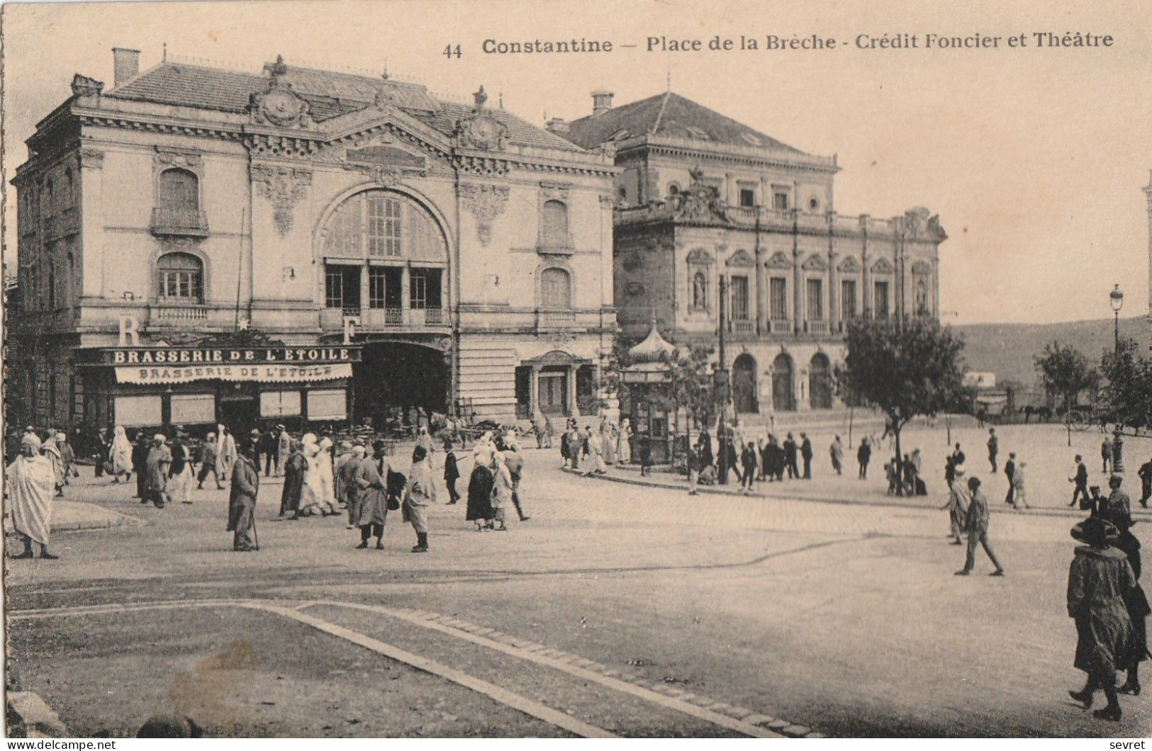 CONSTANTINE   -Place De La Brèche - Constantine