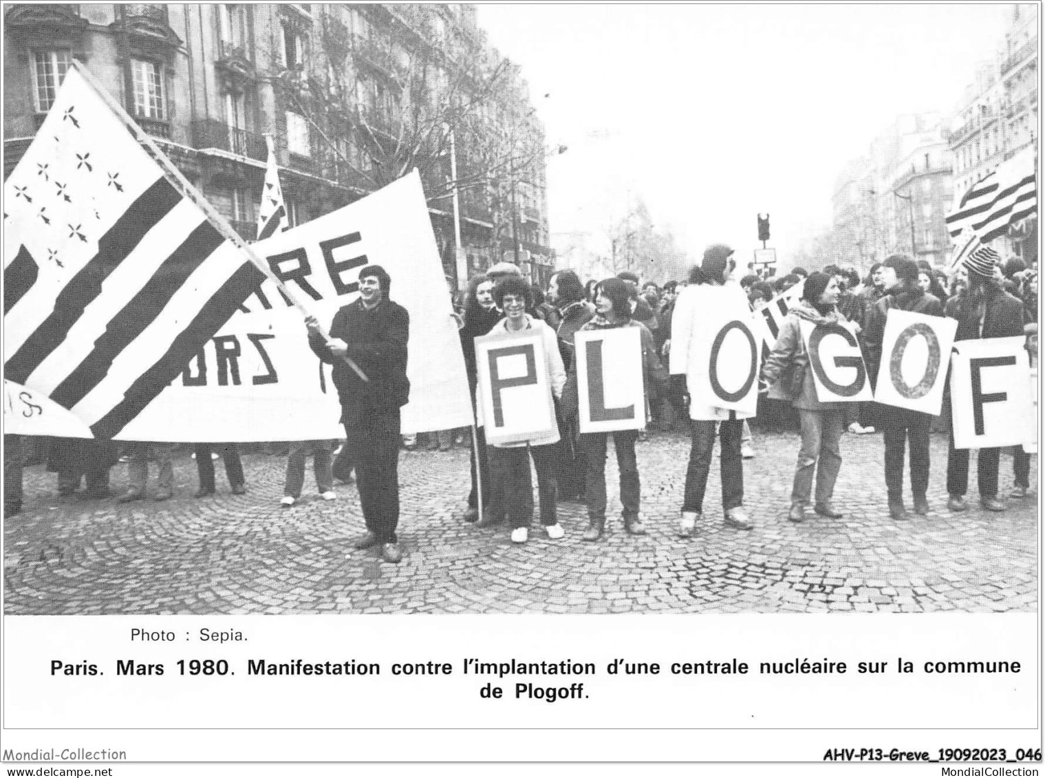 AHVP13-1137 - GREVE - Paris 1980 - Manifestation Contre L'implantation D'une Centrale Nucléaire  - Grèves