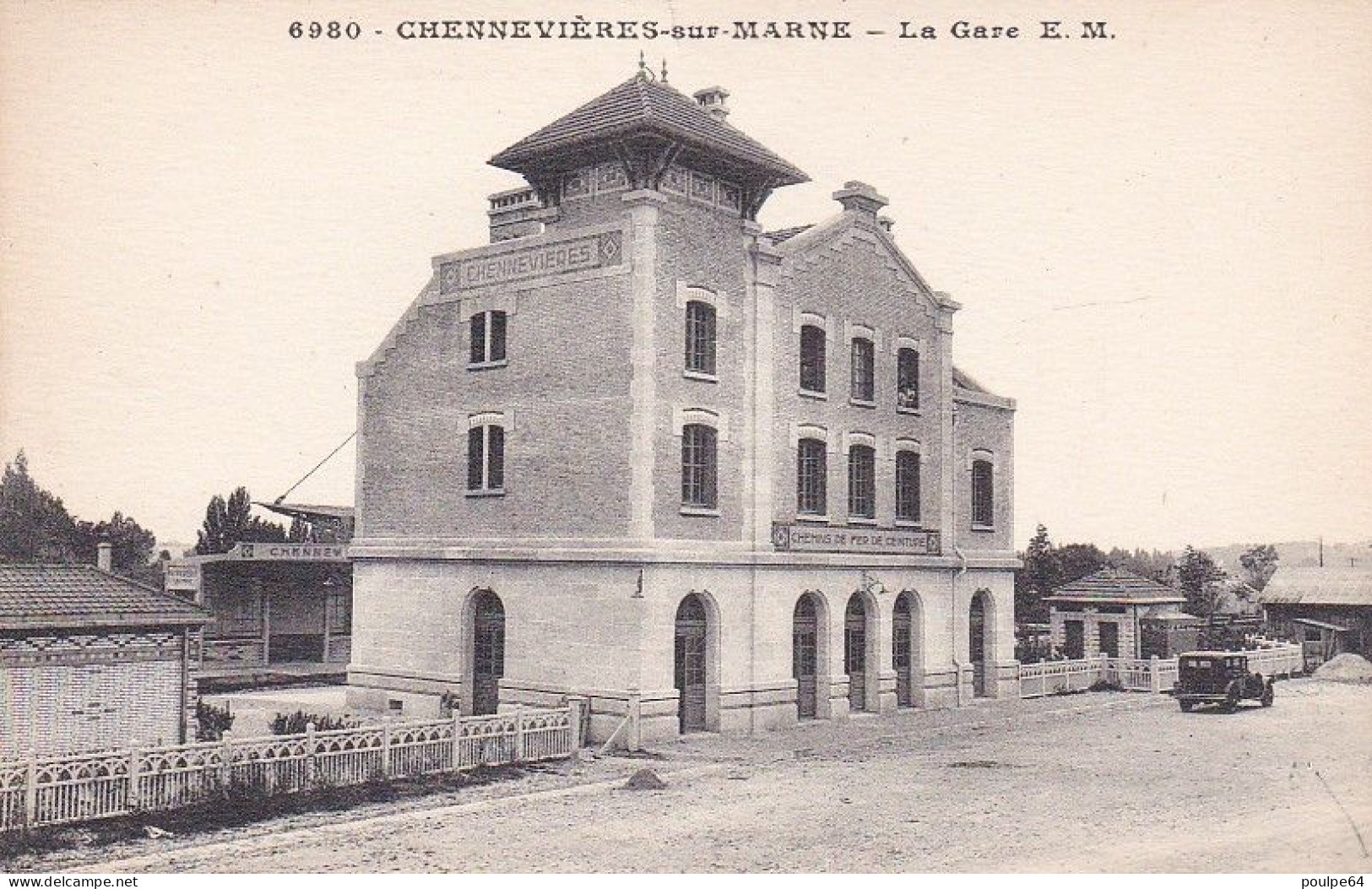 La Gare : Vue Extérieure - Chennevieres Sur Marne