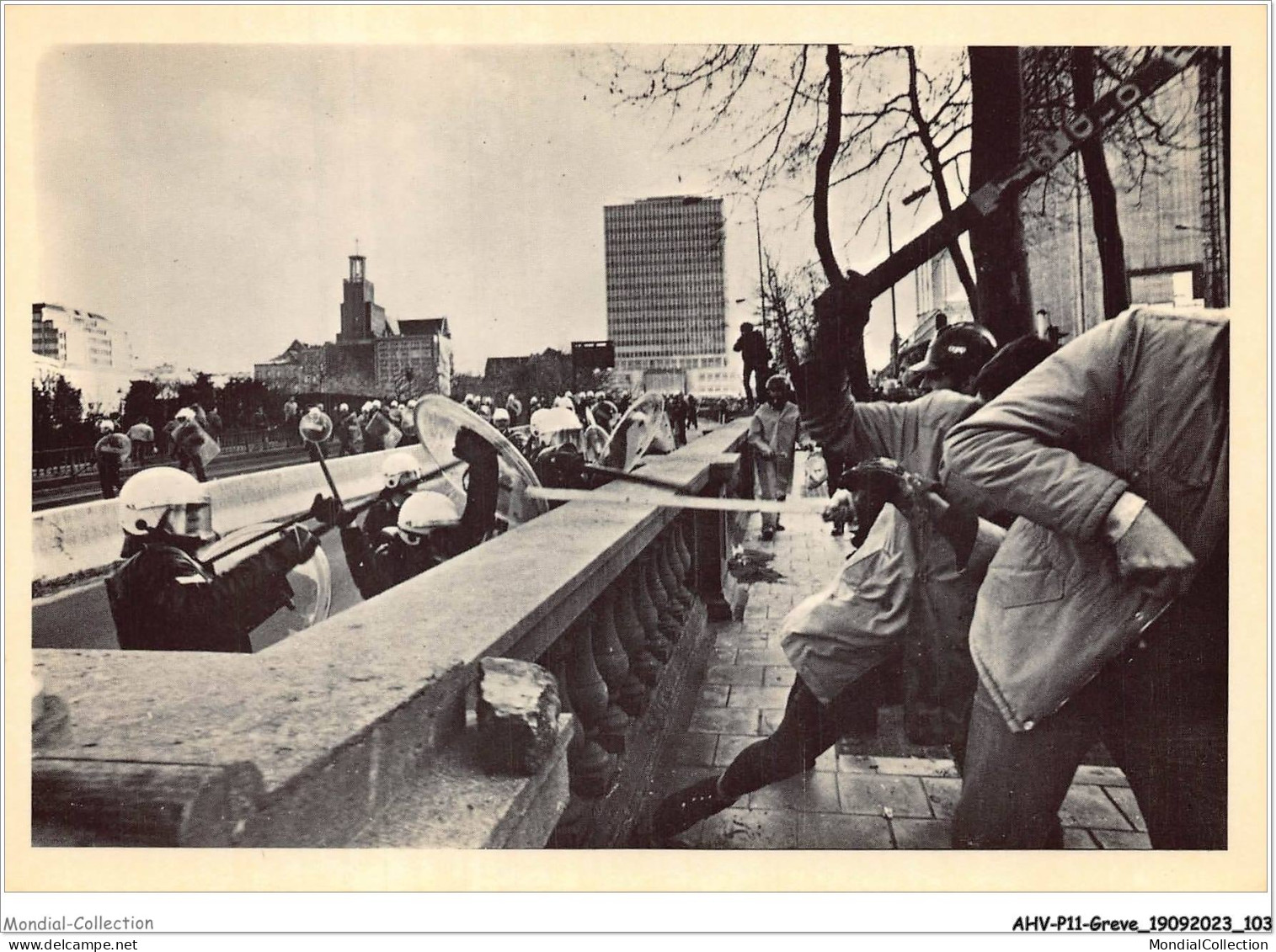 AHVP11-0991 - GREVE - Bruxelles 16 Mars 1982 - Manifestation FGTB Des Sidérurgistes  - Staking