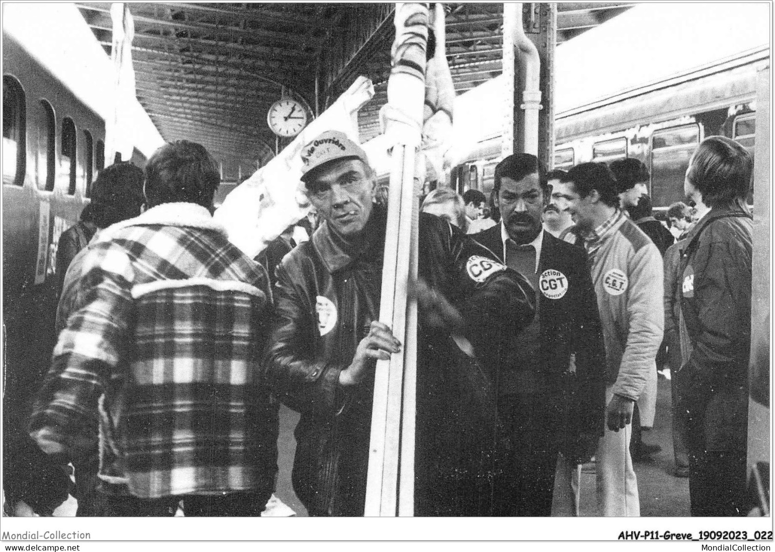 AHVP11-0951 - GREVE - Soutien Aux Grévistes De L'alsthom Saint-ouen - L'accueil Des Alsthom-belfort - Gare De L'est  - Streiks