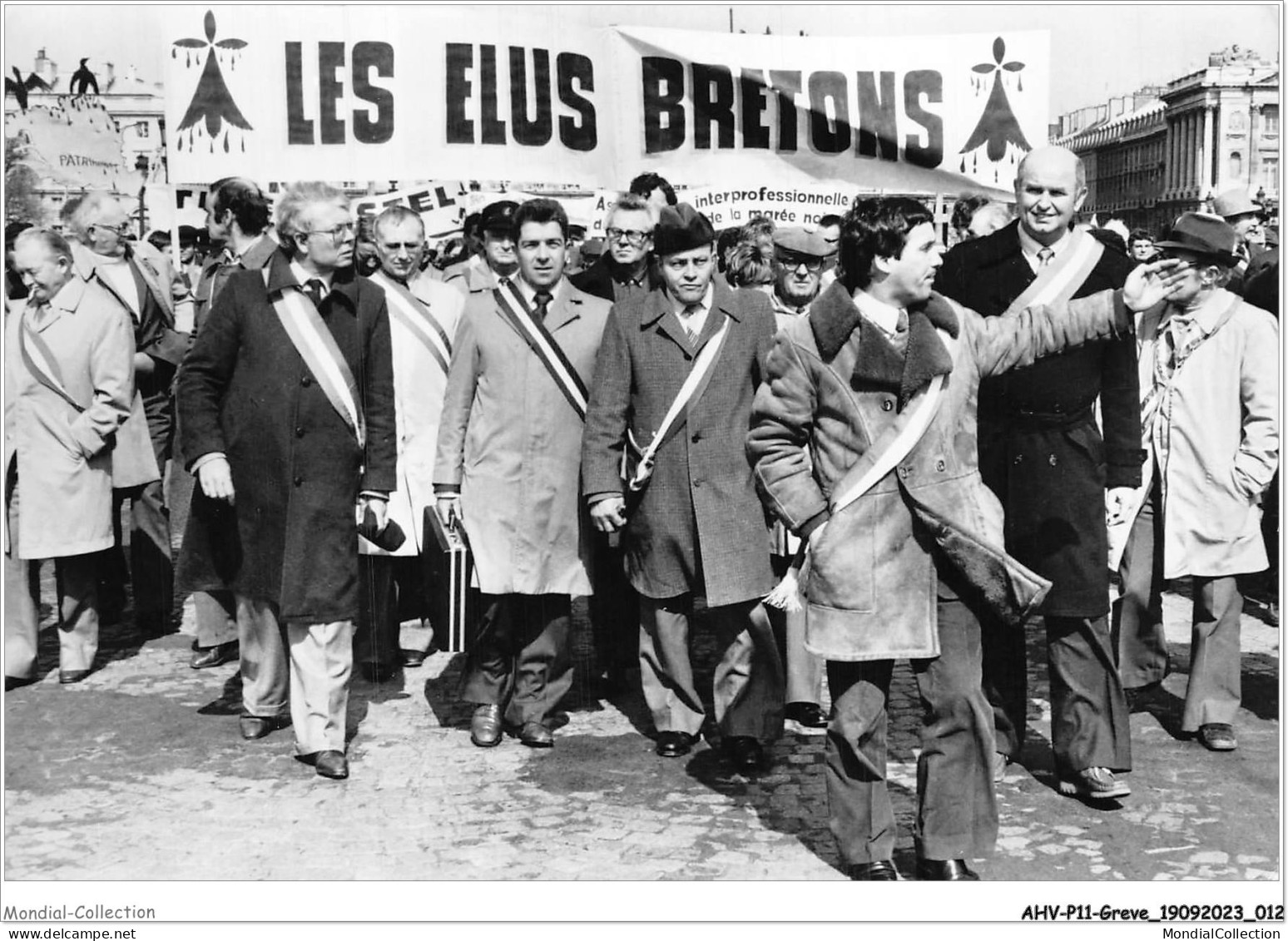 AHVP11-0946 - GREVE - Les élus Bretons  - Grèves