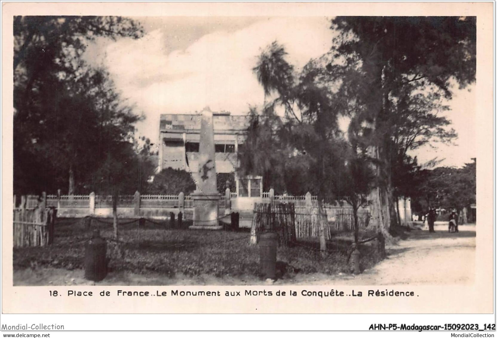 AHNP5-0575 - AFRIQUE - MADAGASCAR - Place De France - Le Monument Aux Morts De Le Conquête - La Résidence - Madagascar