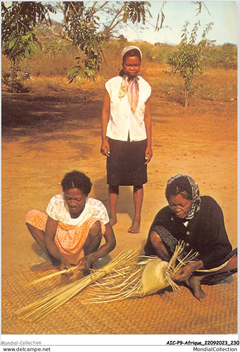 AICP9-AFRIQUE-1078 - AMBANJA - MADAGASCAR - Femmes Lépreuses Confectionnant Des Corbeilles - Madagaskar