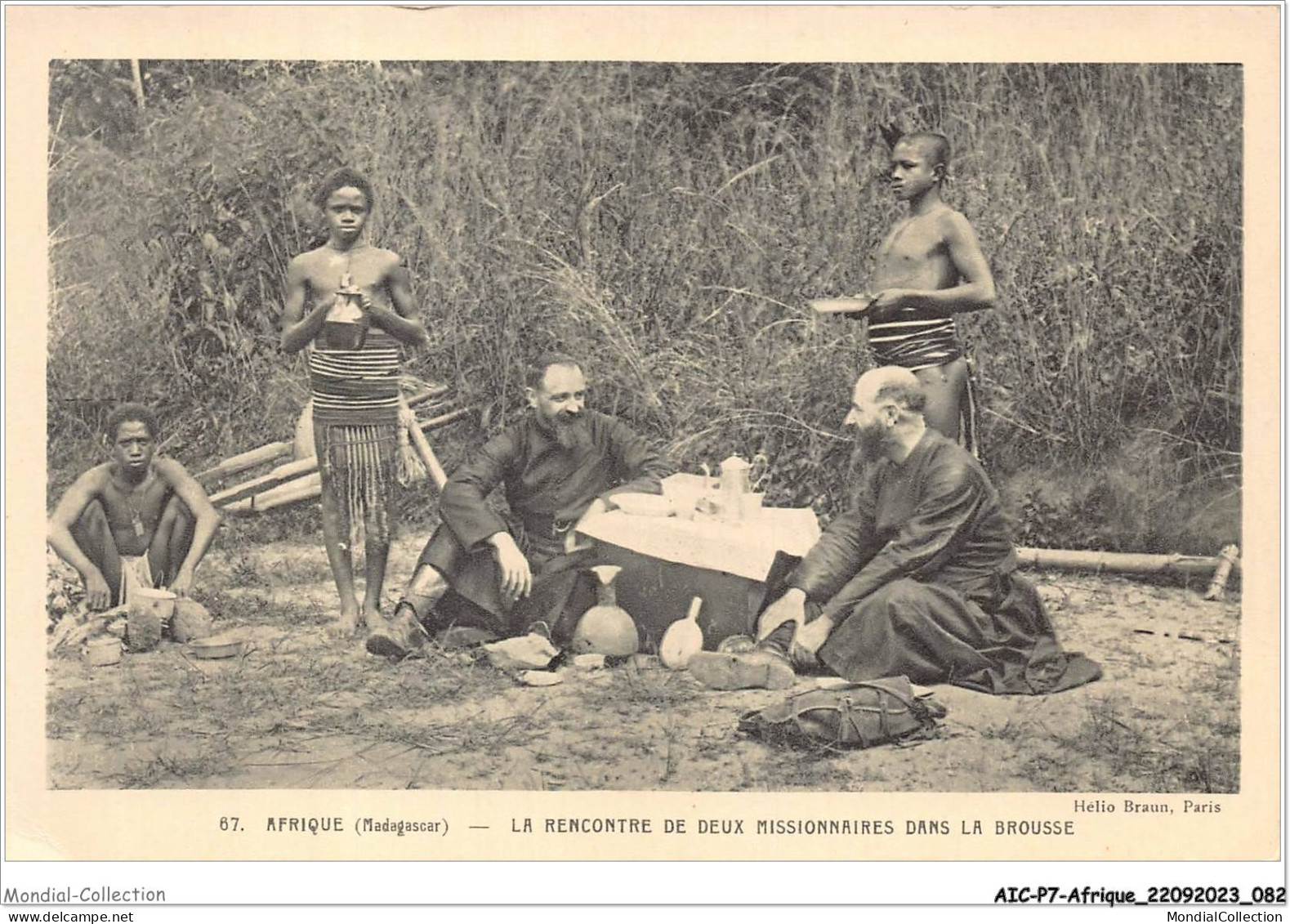 AICP7-AFRIQUE-0779 - AFRIQUE - La Rencontre De Deux Missionnaires Dans La Brousse - Madagaskar