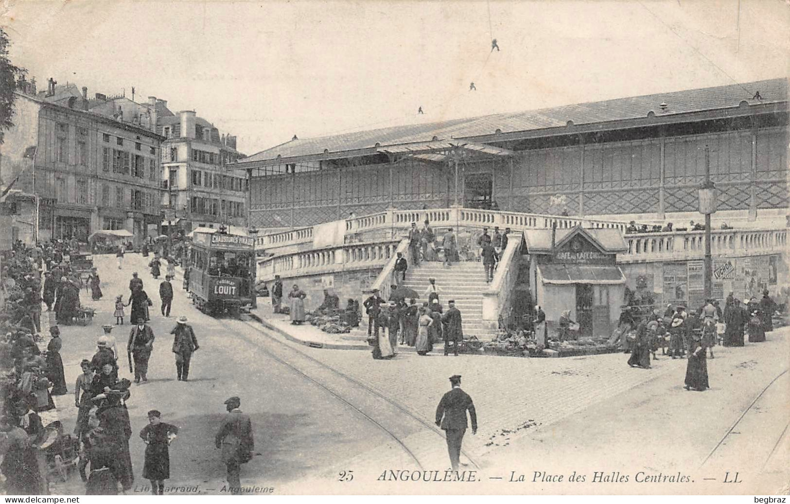 ANGOULEME     PLACE DES HALLES CENTRALES    MARCHE TRAMWAY - Angouleme