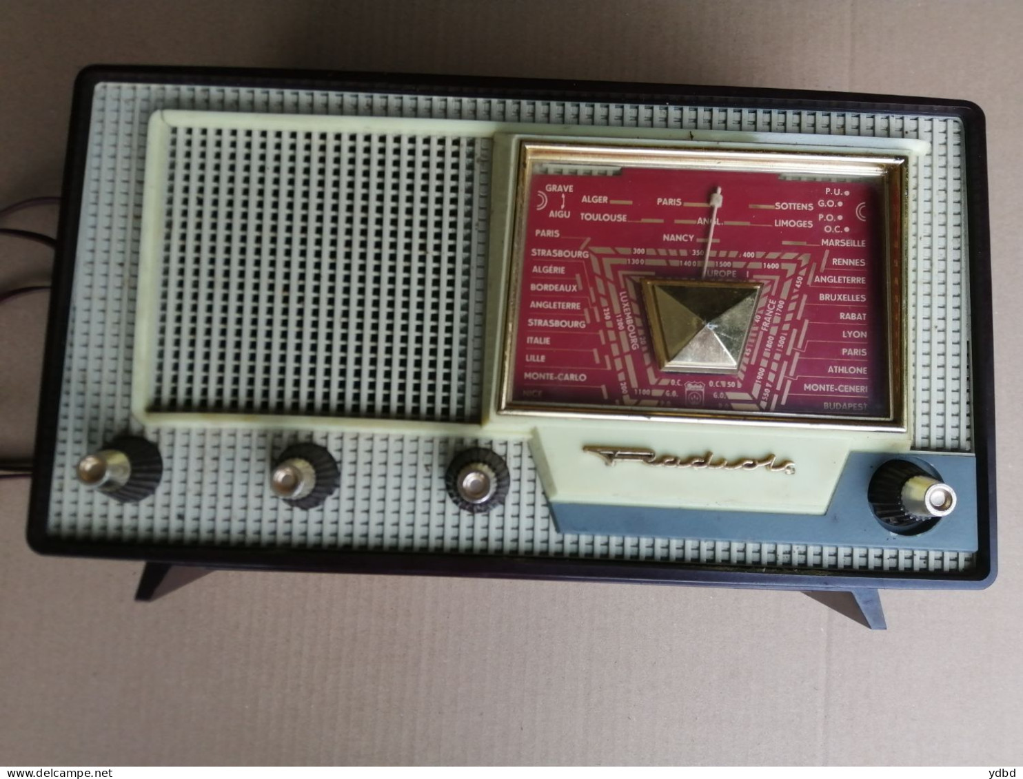 UN ANCIEN POSTE RADIO 110/220 V Marque RADIOLA - Apparaten