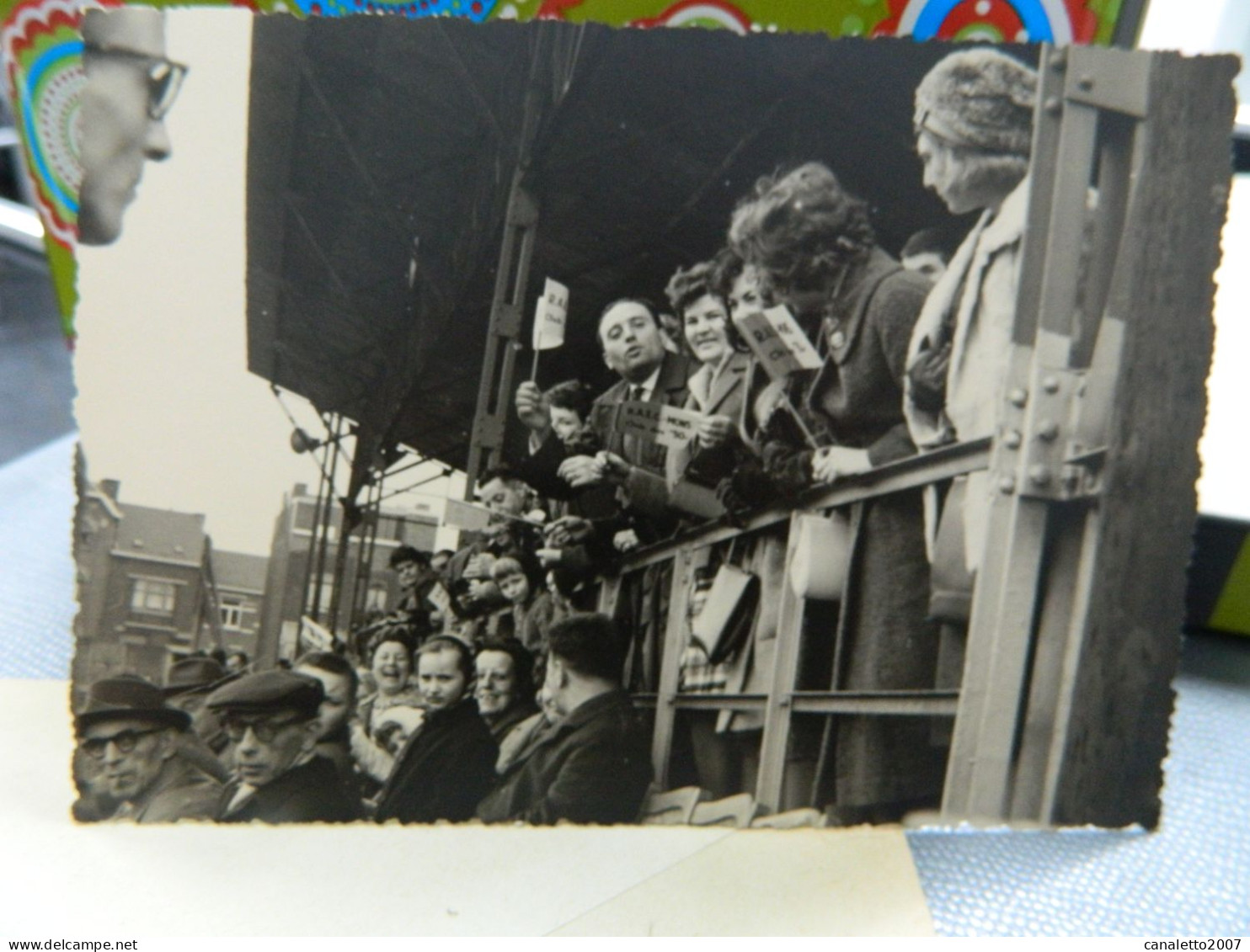 MONS+FOOTBALL: TRES RARE PHOTO 10,5 X14,5 DES SUPPORTERS  DU RAEC MONS CLUB DES 50 --ANNEE 1960 -PHOTO LEMOINE - Mons