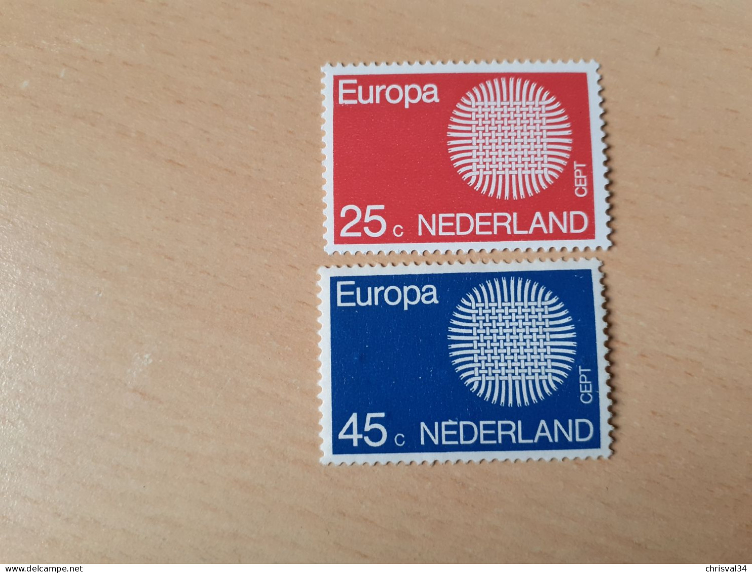 TIMBRES   PAYS-BAS    ANNÉE  1970      N  914  /  915   COTE  2,50  EUROS   NEUFS   LUXE** - Neufs