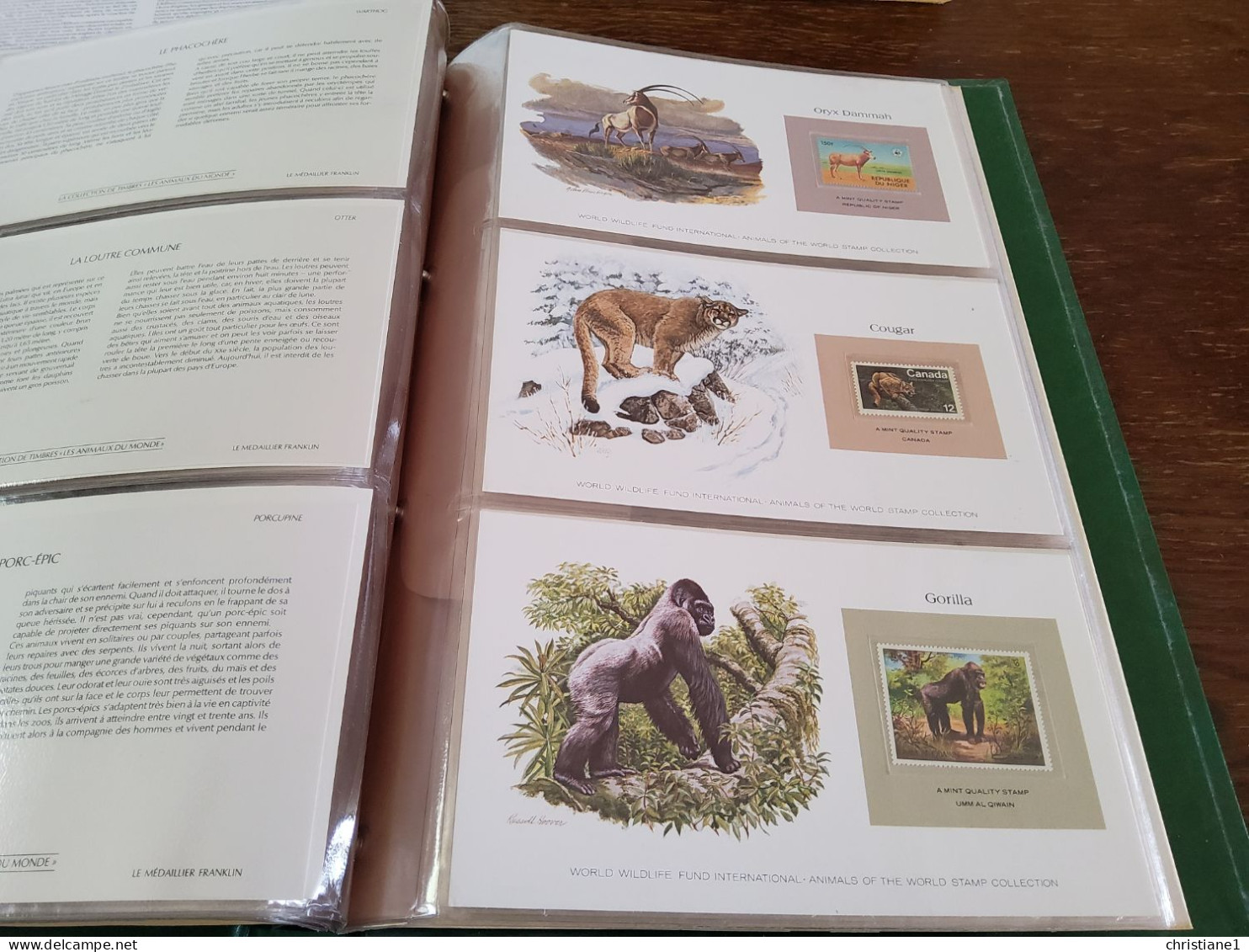 WWF Album contenant de 54 cartes avec textes en anglais  et en français