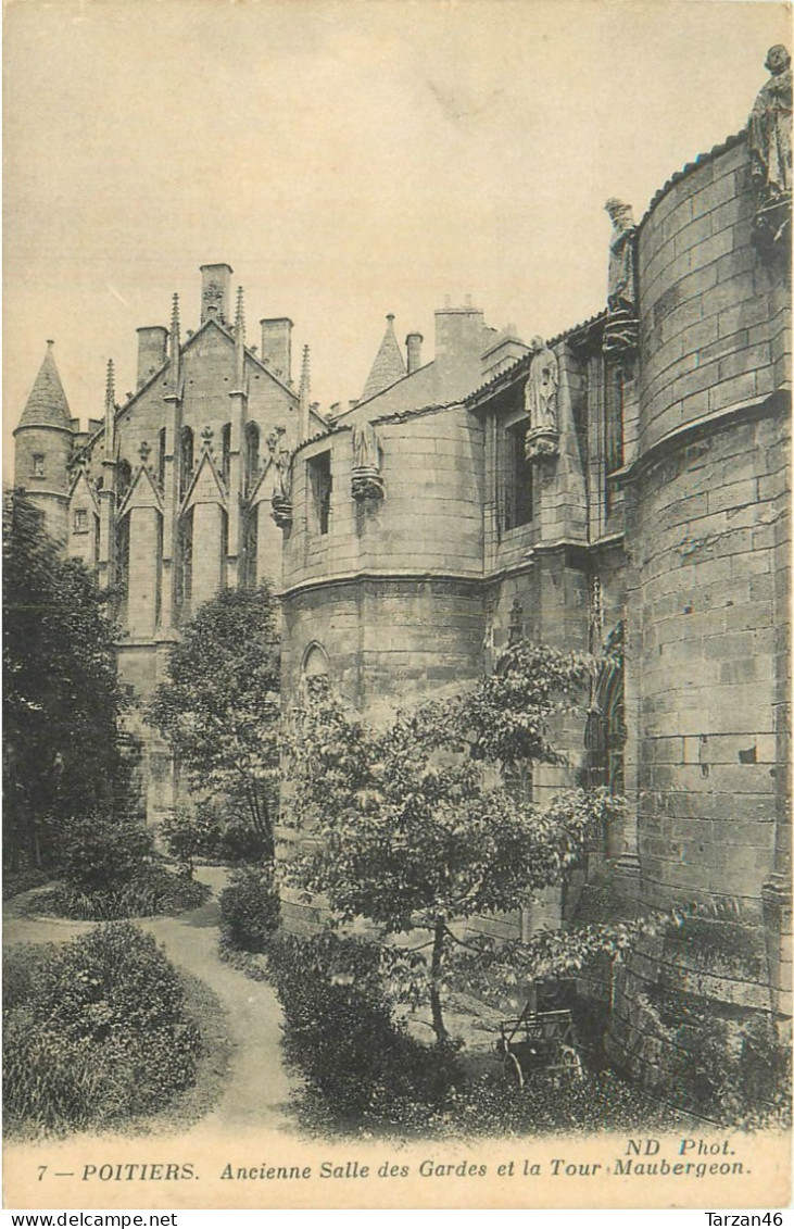 27.04.2024 - C - 7. POITIERS Ancienne Salle Des Gardes Et La Tour Maubergeon - Poitiers