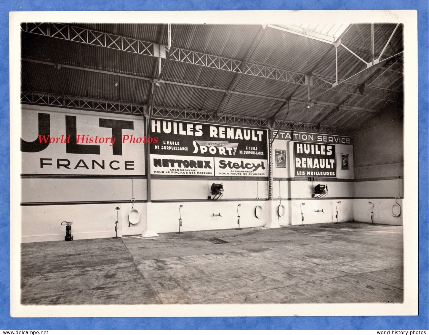 Photo Ancienne - Intérieur De Garage Automobile - Belle Publicité HUILES RENAULT Pub Huile Nettorex Stelcyl Auto Camion - Automobile