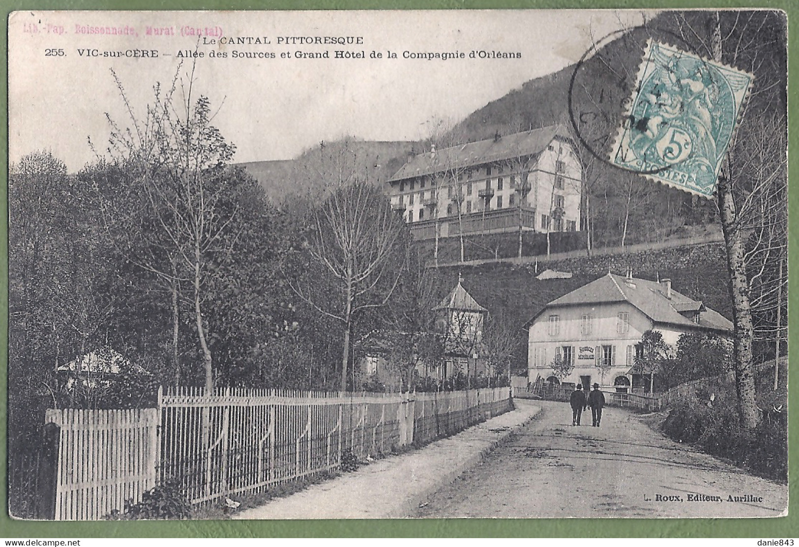 CPA  - CANTAL - VIC SUR CERE - ALLÉE DES SOURCES & GRAND HOTEL DE LA COMPAGNE D'ORLÉANS - Petite Animation - Autres & Non Classés