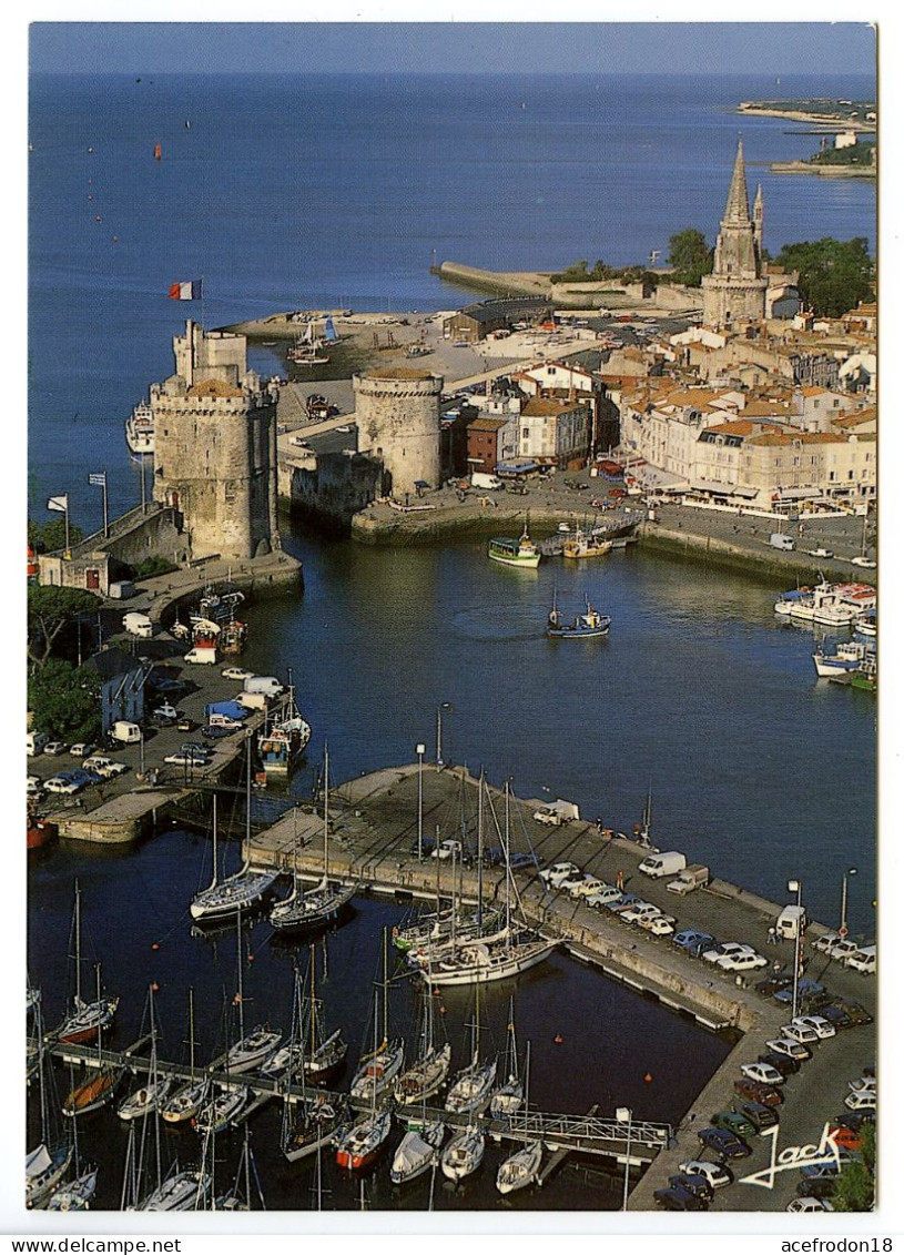 La Rochelle - Le Vieux Port Gardé Par Ses Deux Célèbres Tours - La Rochelle