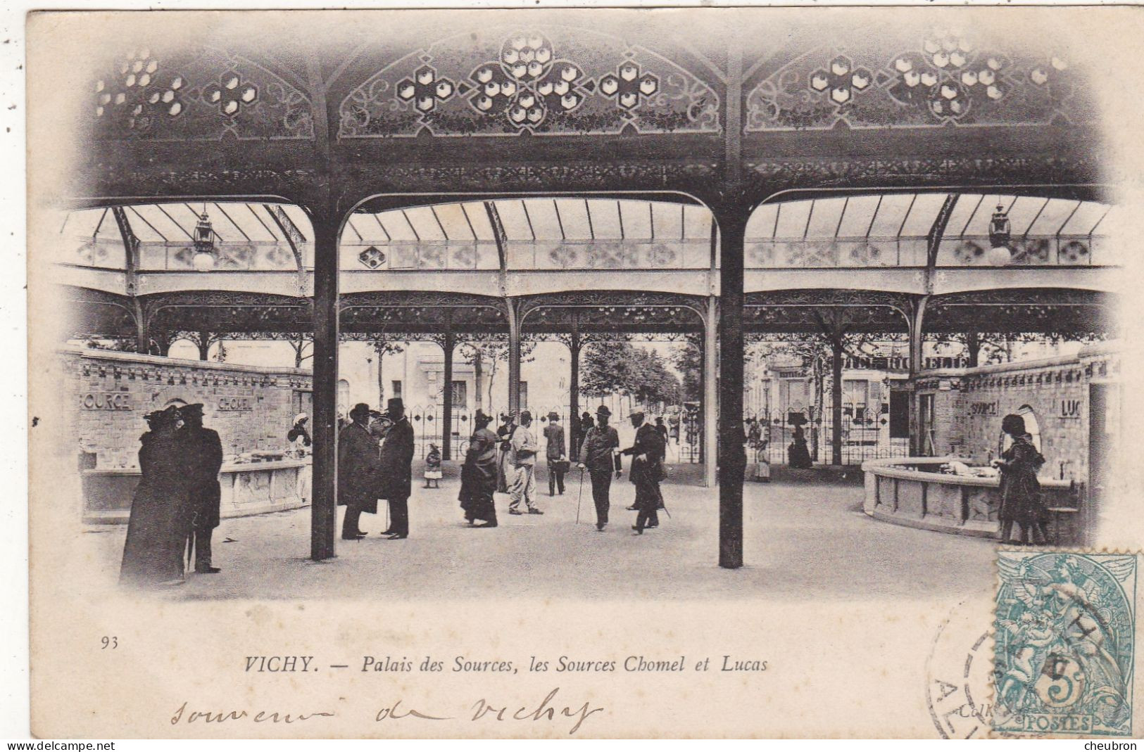 03. VICHY. CPA.. PALAIS DES SOURCES. " .SOURCES  CHOMEL.ET LUCAS"..  ANIMATION. .ANNEE 1902 + TEXTE - Vichy