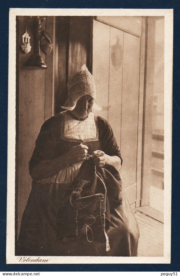 Volendam. Femmes En Costumes Traditionnels. Lot De 2 Cartes .1914 - Volendam