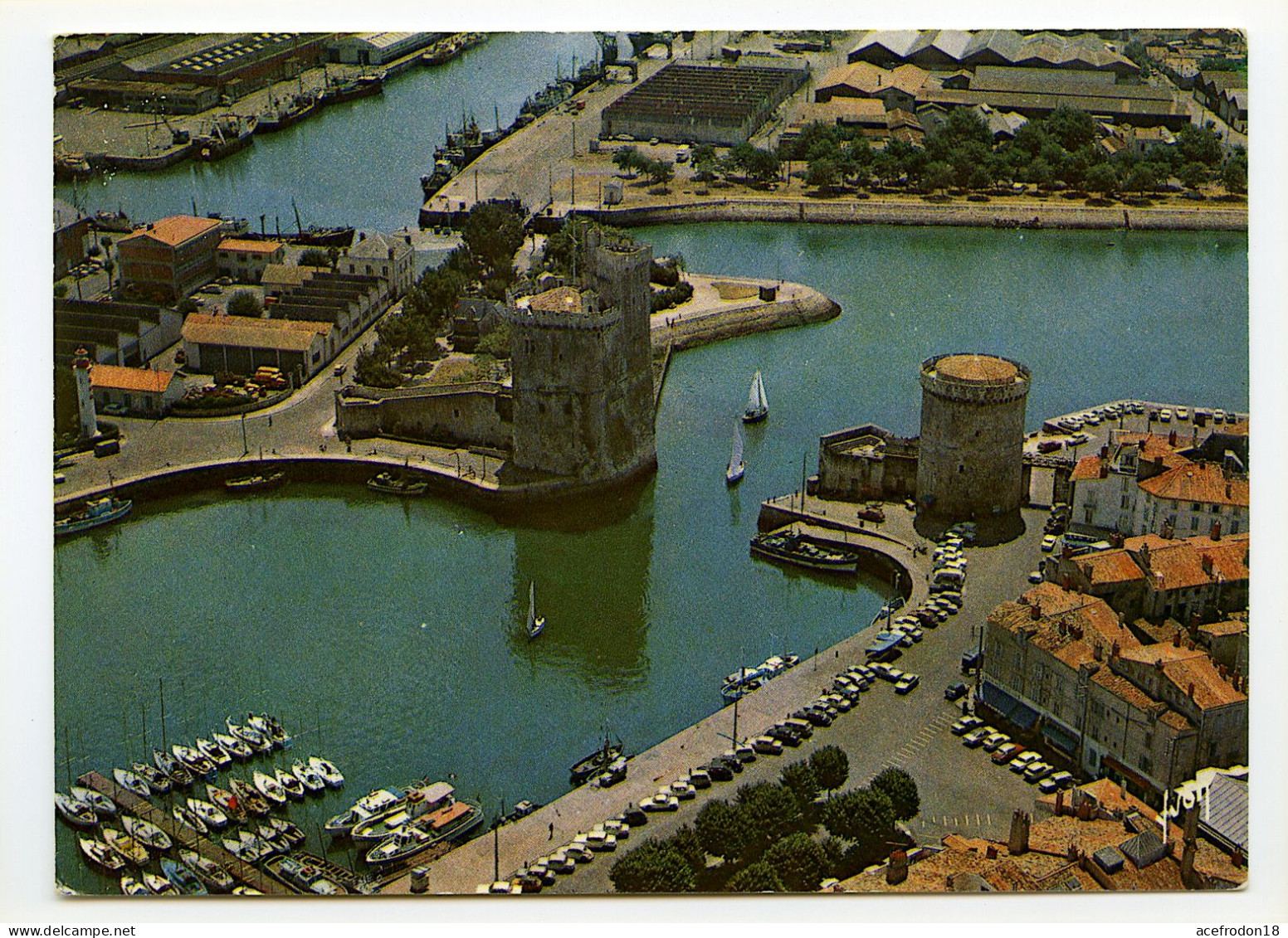 La Rochelle - L'entrée Du Port - La Rochelle