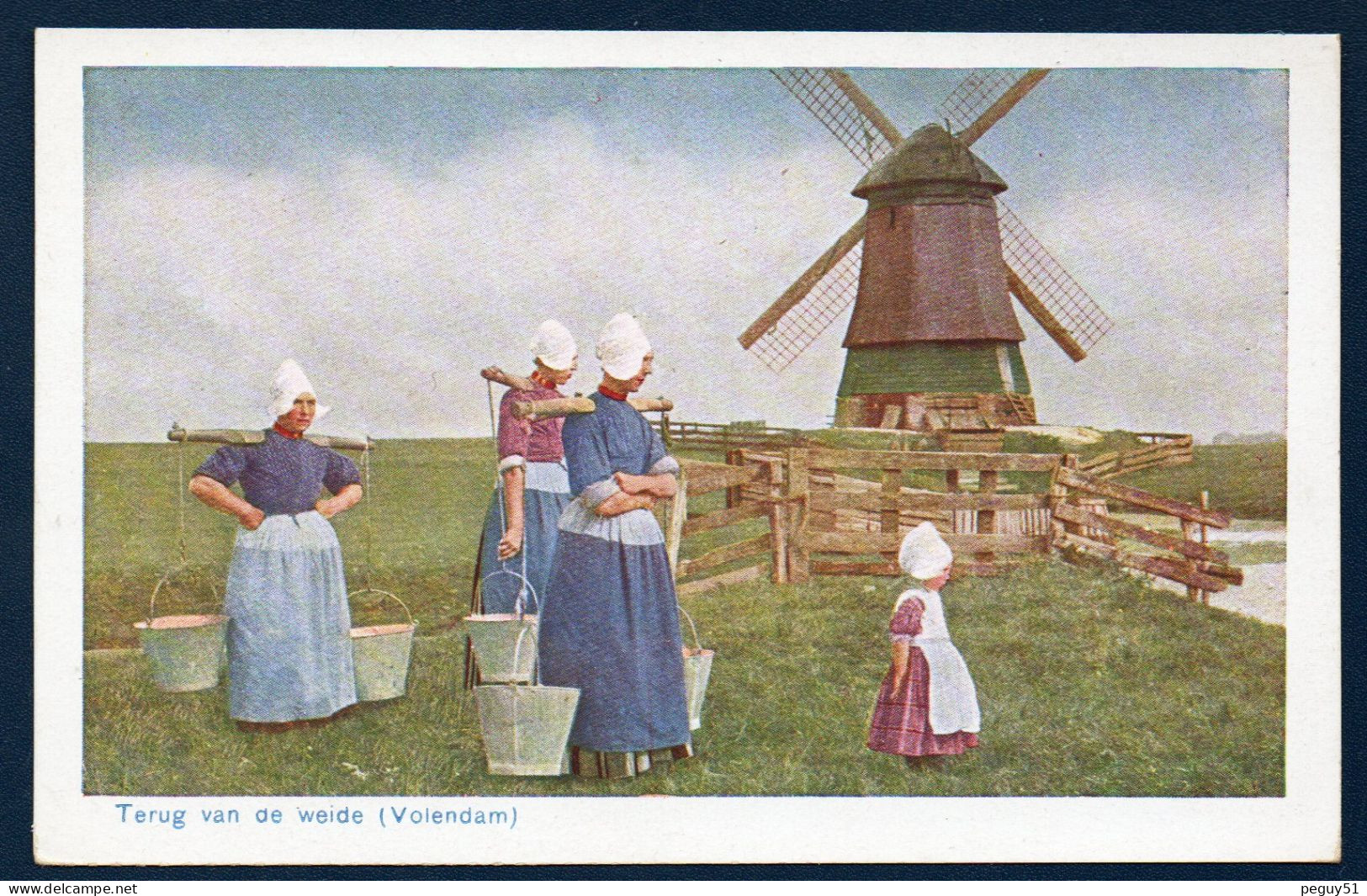 Volendam. Jeunes Femmes En Costumes Traditionnels Au Retour De La Prairie Portant Des Seaux De Lait. Moulin à Vent. - Volendam
