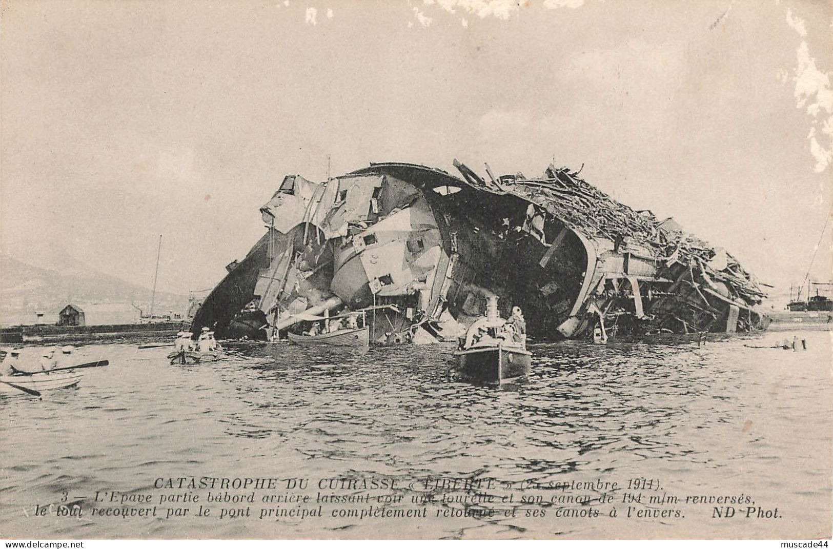 CATASTROPHE DU CUIRASSE LIBERTE - L EPAVE PARTIE BABORD ARRIERE LAISSANT VOIR UNE TOURELLE ET SON CANON - Guerre