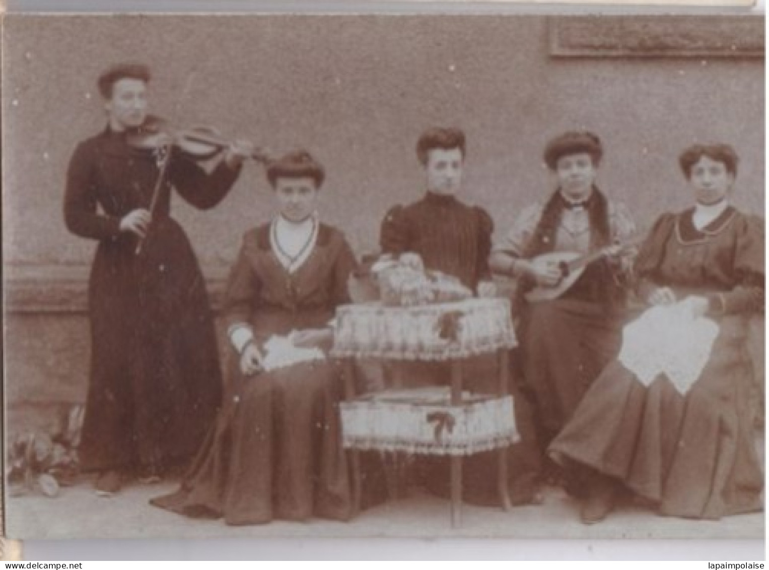 Carte Photo Haute Saône Fougerolles Brodeuses Et Musiciennes Violon Et Mandoline Dont Germaine Bardoz Réf 29899 - Lieux