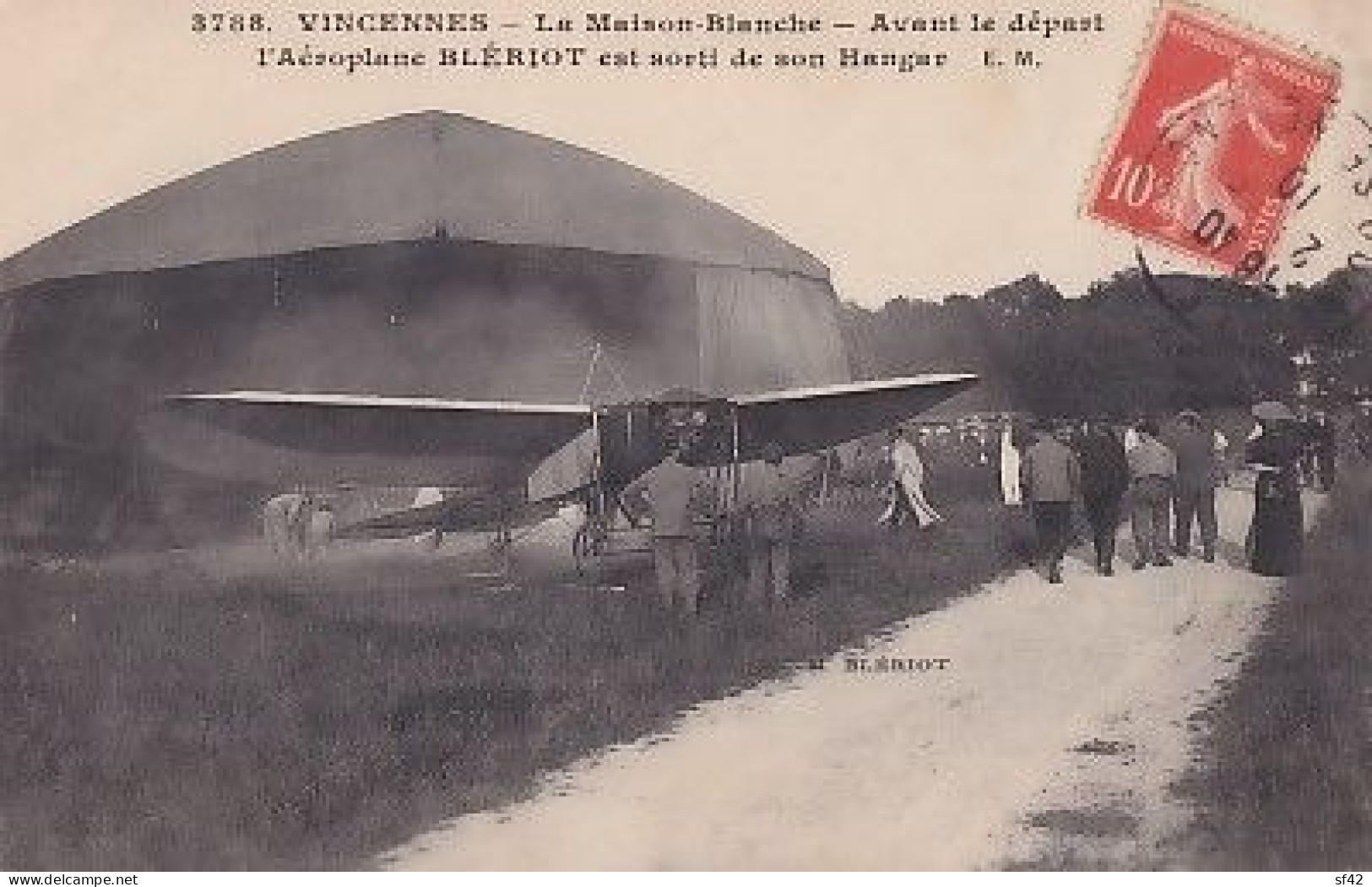 VINCENNES       LA MAISON BLANCHE.  L AEROPLANE  BLERIOT EST SORTI DE SON HANGAR - Meetings