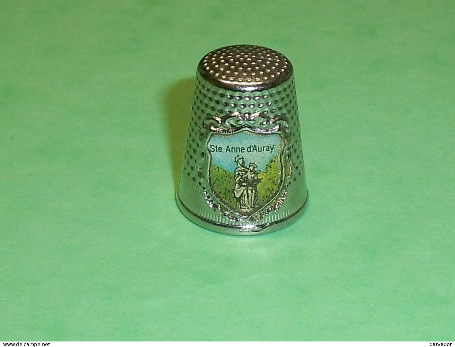 TB110A / Dé /Dés à Coudre / Autres Divers : St Anne D'auray ( Métal ) - Thimbles