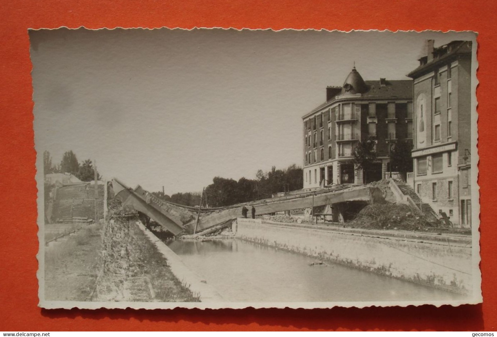 51 - REIMS - Pont Sur La Vesle Détruit Par Fait De Guerre - (Le Familistère Face Au Méridional)... - Reims